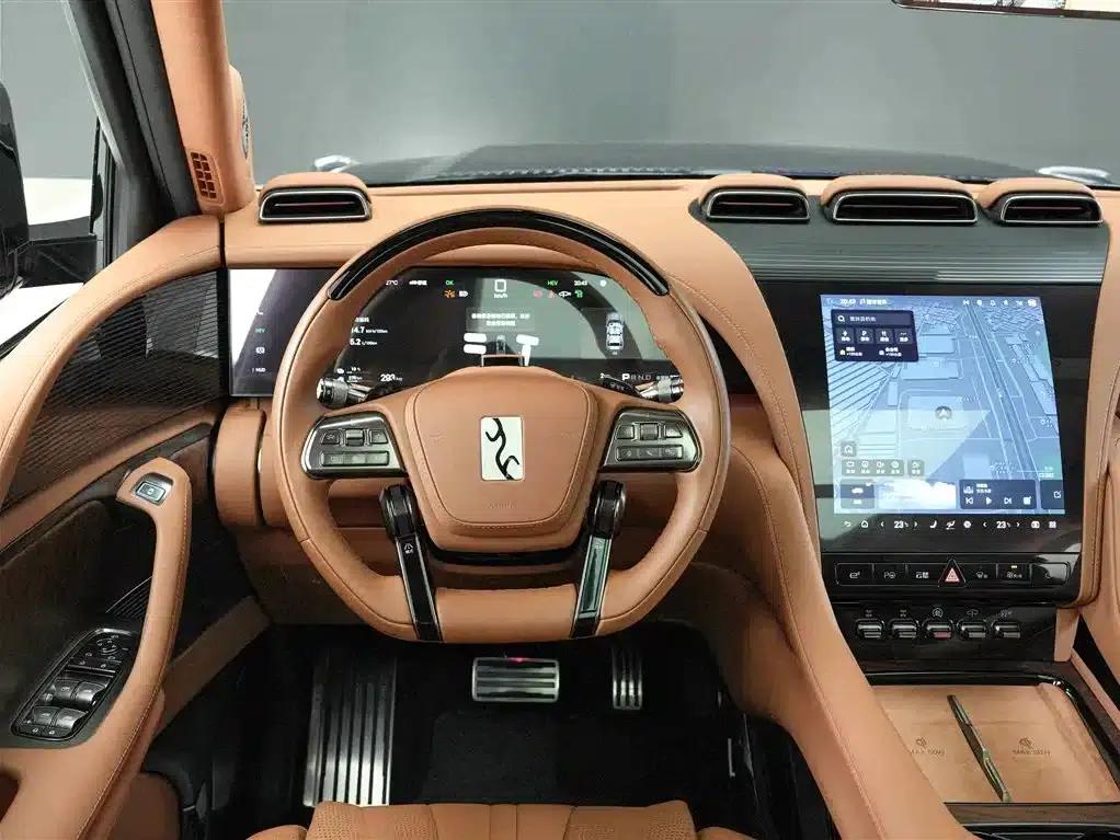 Looking up at the 2023 U8 Luxury Edition — миниатюра 18