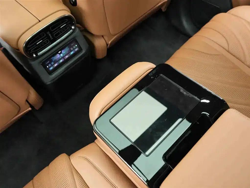 Looking up at the 2023 U8 Luxury Edition — миниатюра 21