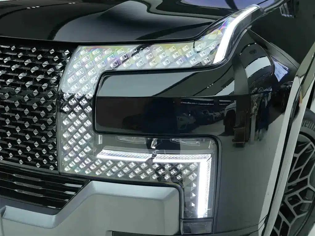 Looking up at the 2023 U8 Luxury Edition — миниатюра 23