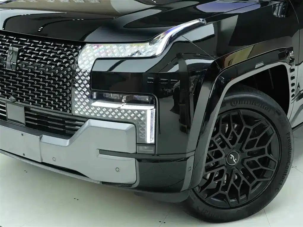 Looking up at the 2023 U8 Luxury Edition — миниатюра 24