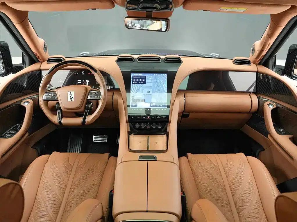 Looking up at the 2023 U8 Luxury Edition — миниатюра 6