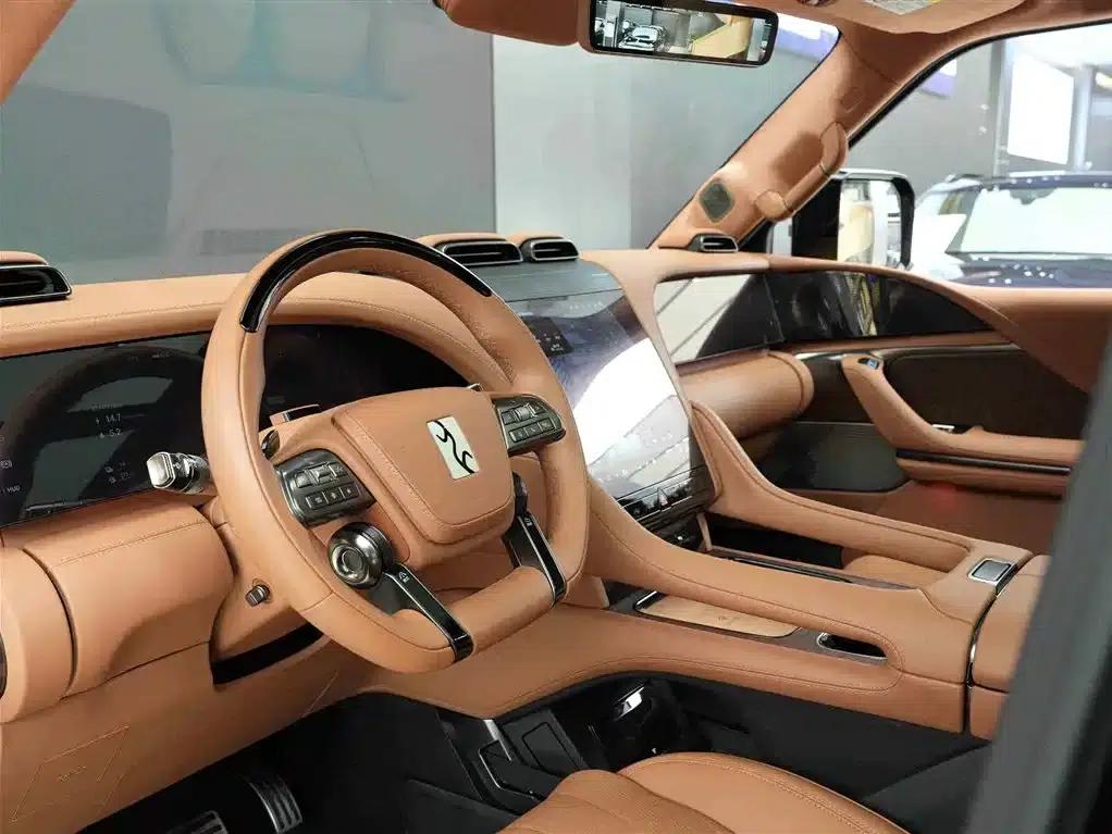 Looking up at the 2023 U8 Luxury Edition — миниатюра 7