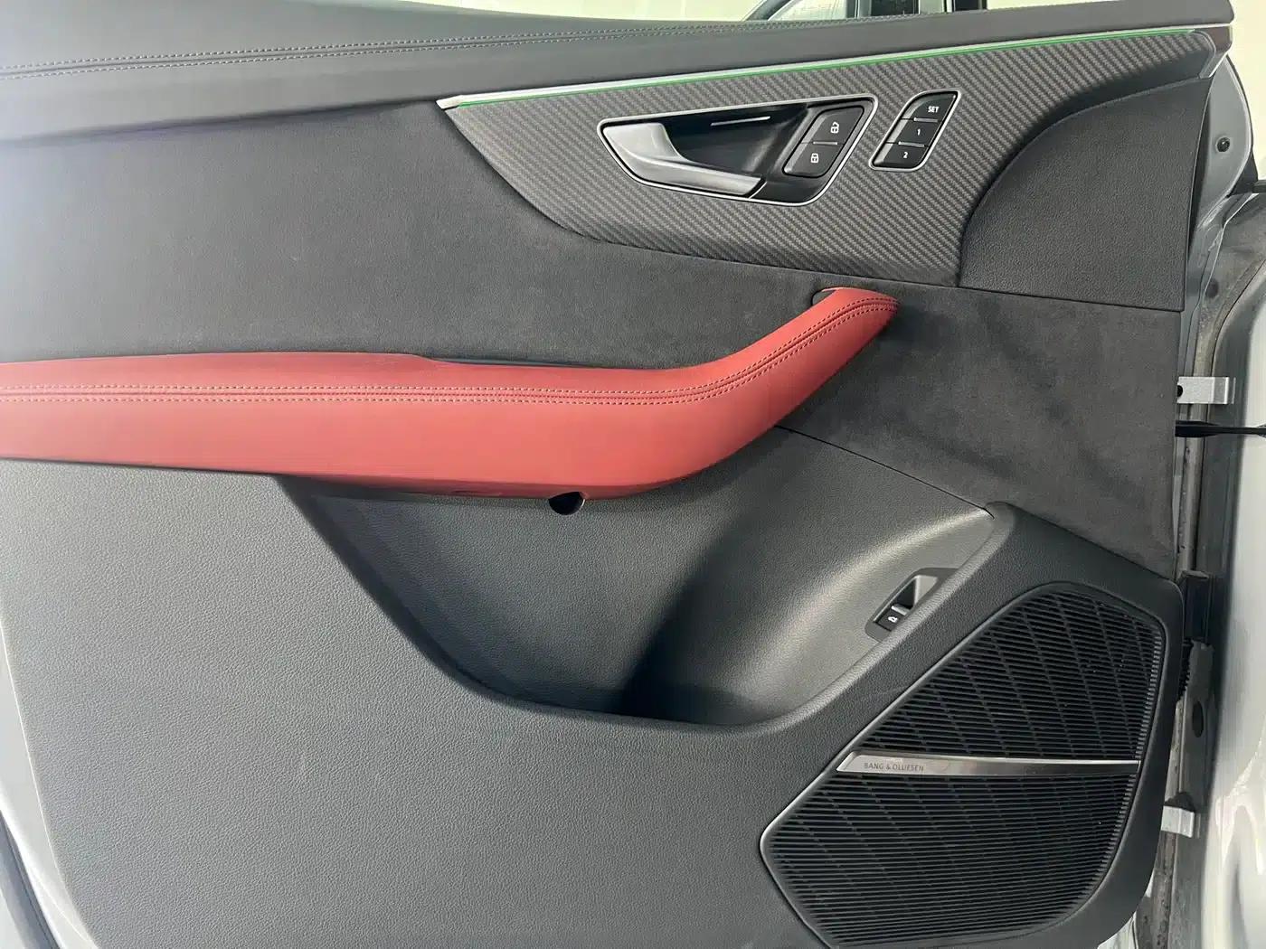 Audi SQ7 2024 4.0 TFSI — миниатюра 13