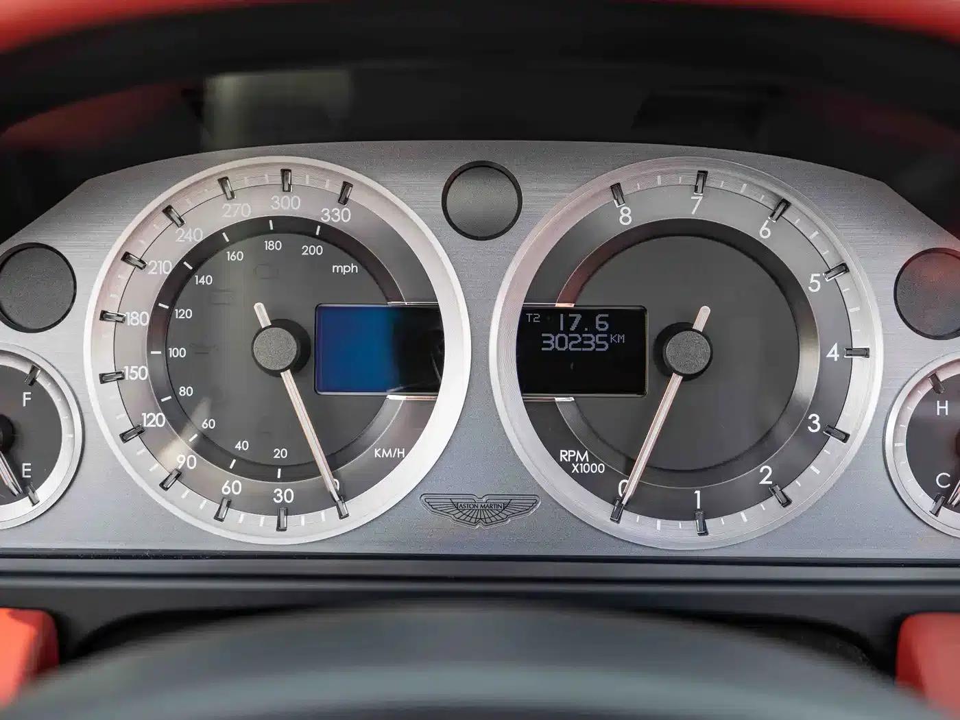 2012 V8 Vantage 4.7L S Roadster — миниатюра 15