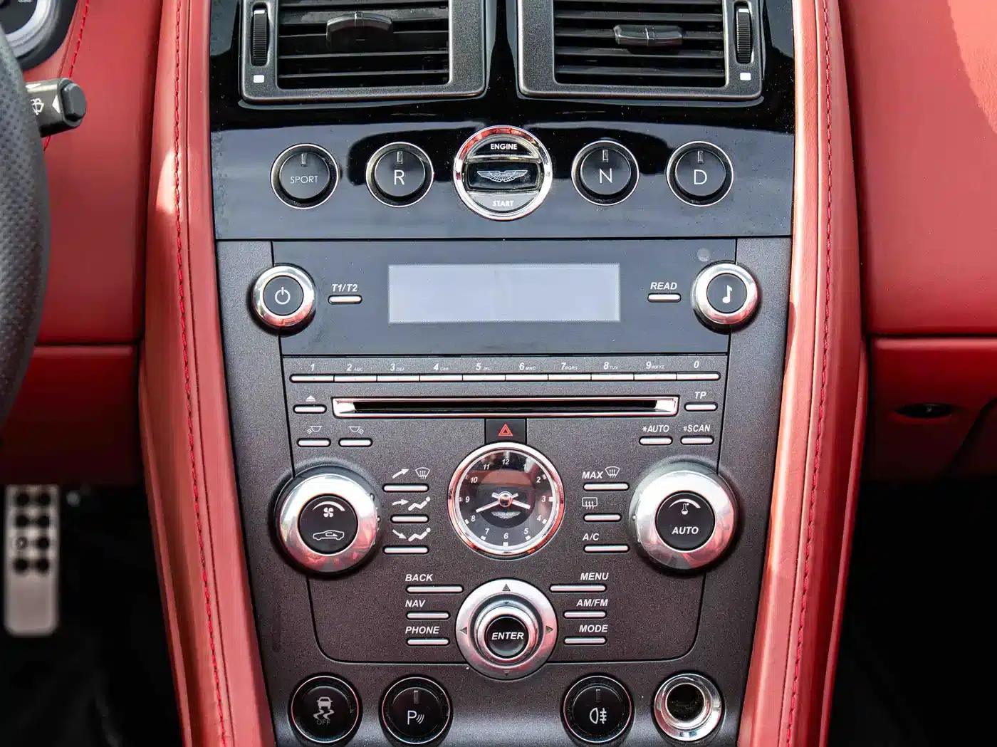 2012 V8 Vantage 4.7L S Roadster — миниатюра 16