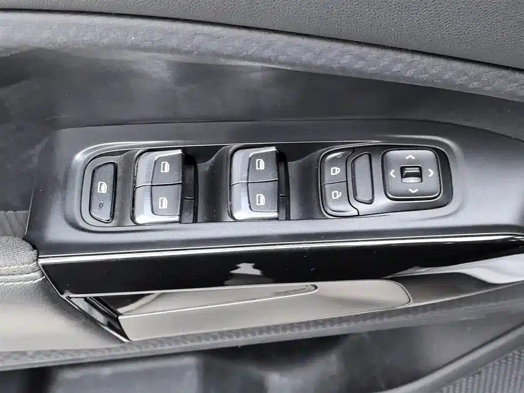 Baojun RM-5 2019 1.5T Manual Elite 7-Seater (24-Hour Online Service) — миниатюра 9