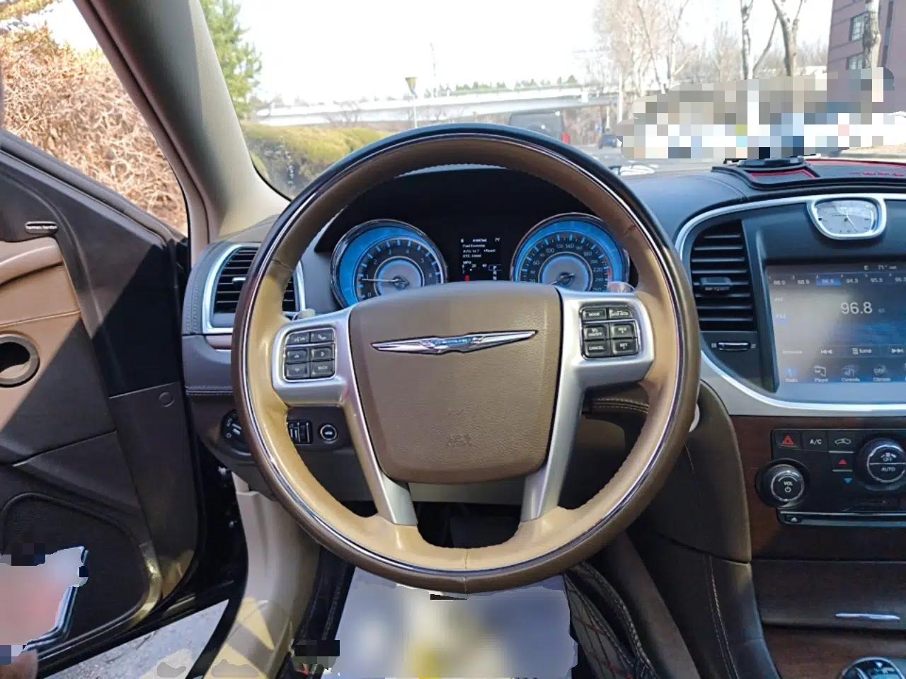 Chrysler 300C 2013 3.6L Premium Edition — миниатюра 11