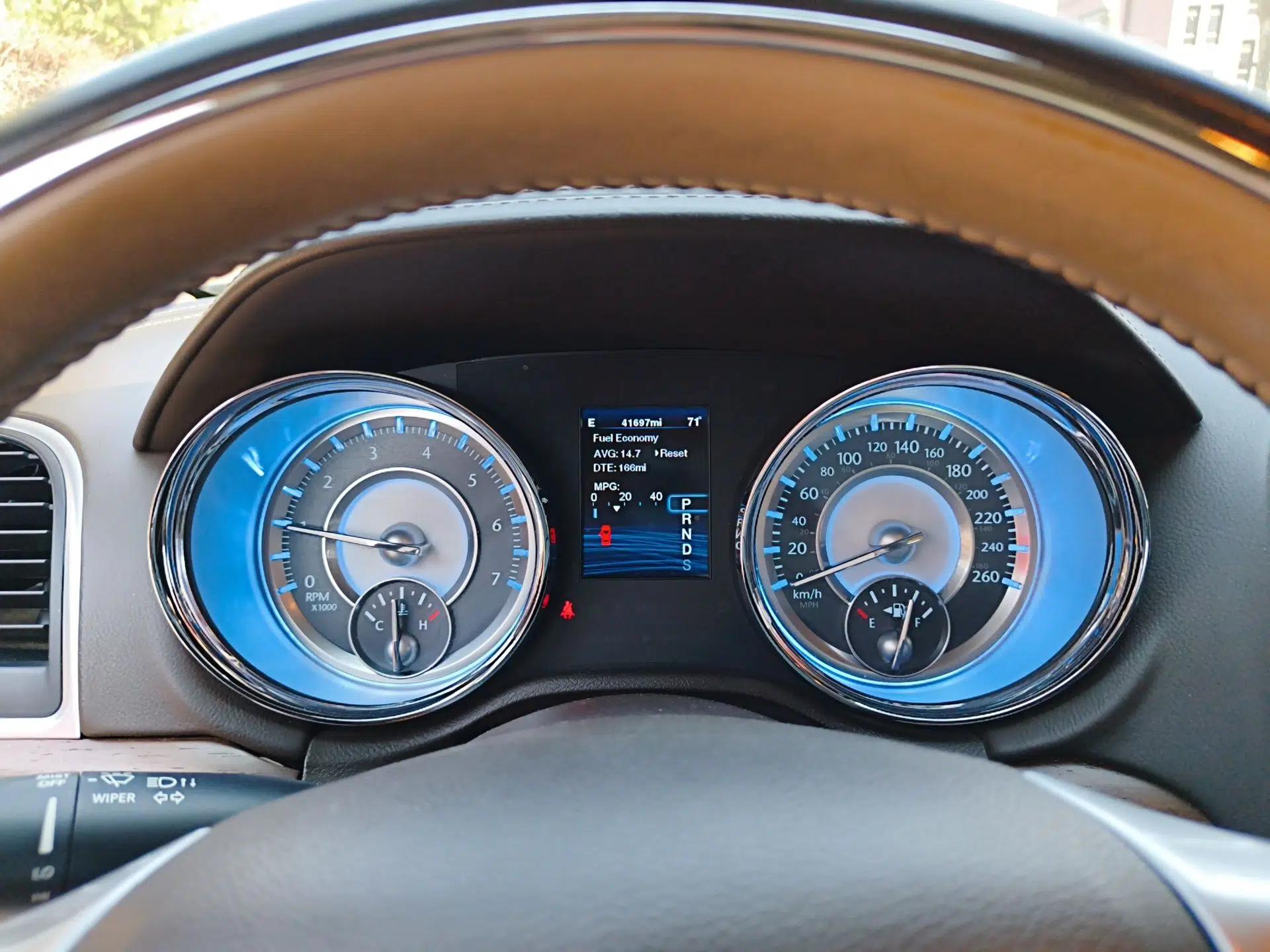 Chrysler 300C 2013 3.6L Premium Edition — миниатюра 12