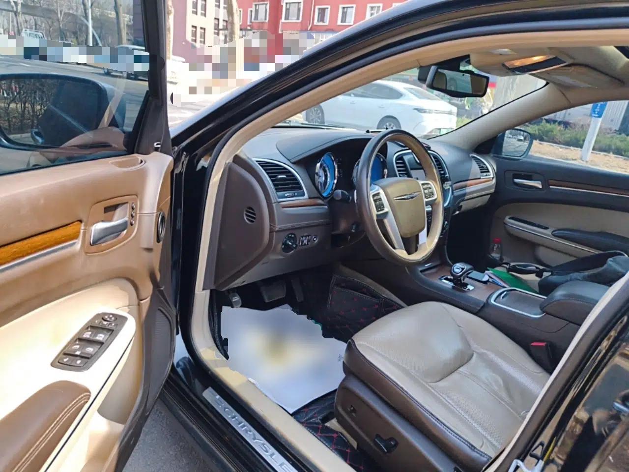 Chrysler 300C 2013 3.6L Premium Edition — миниатюра 17