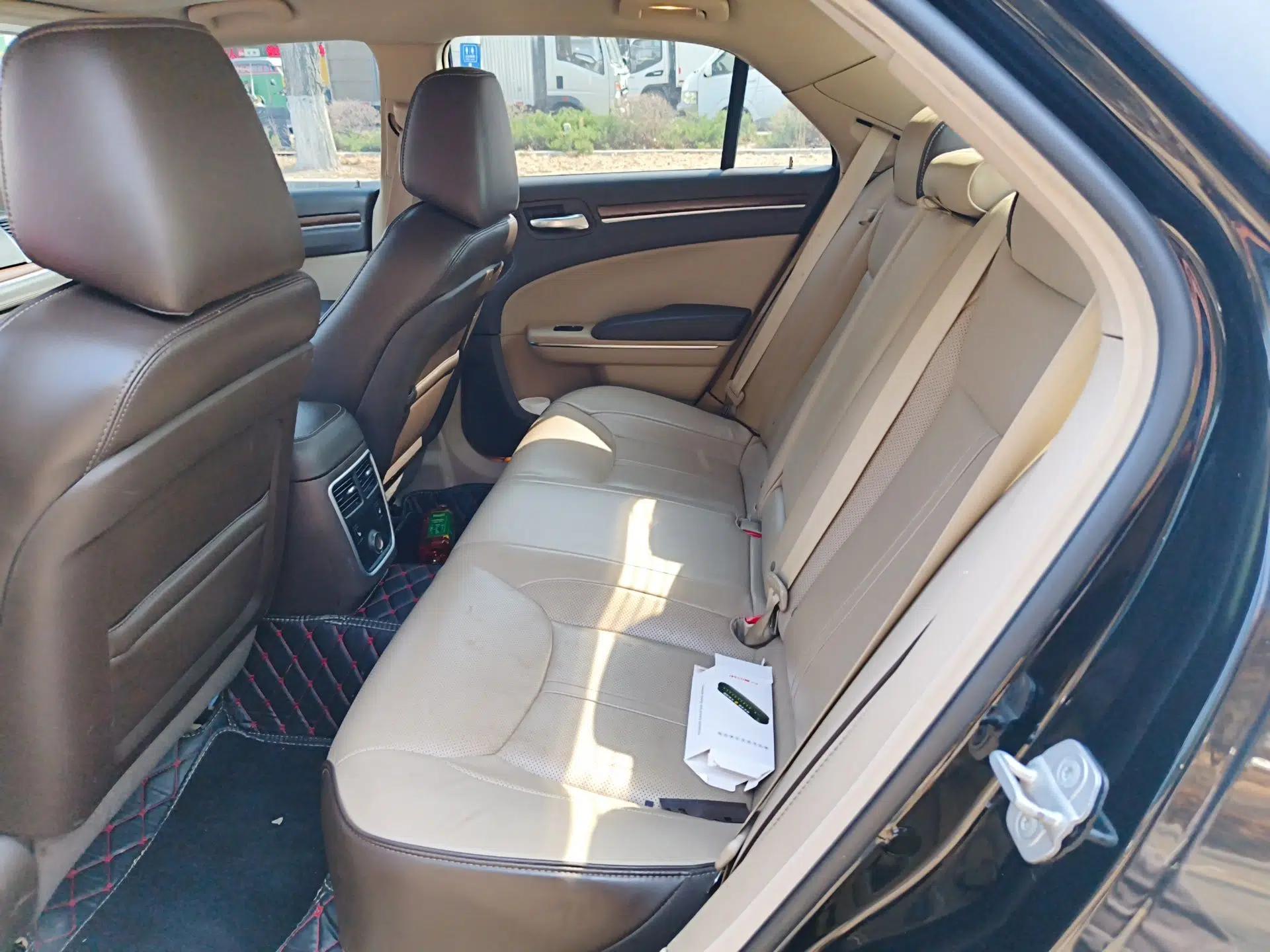 Chrysler 300C 2013 3.6L Premium Edition — миниатюра 18