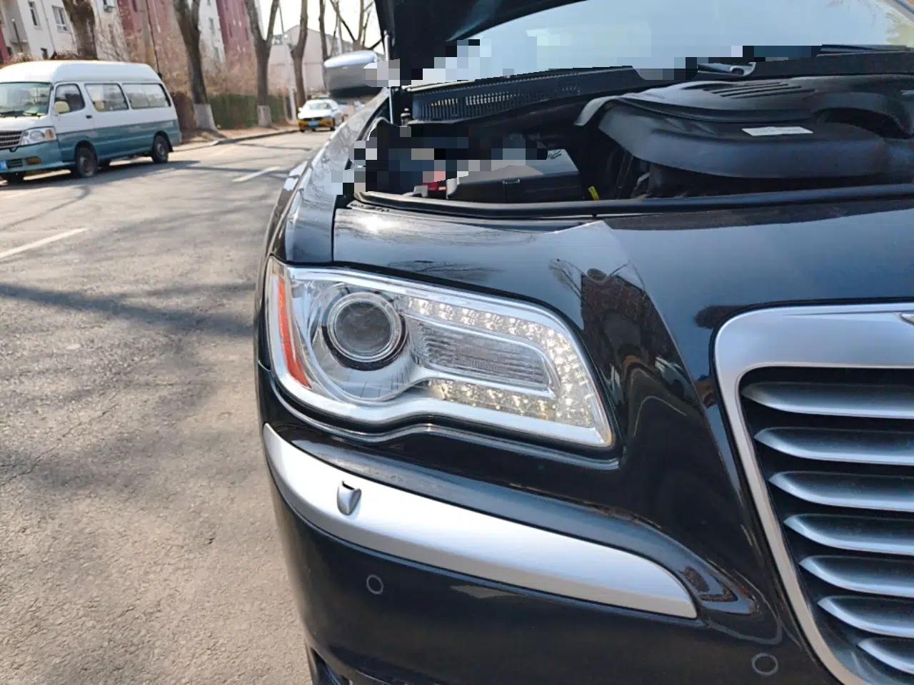 Chrysler 300C 2013 3.6L Premium Edition — миниатюра 7