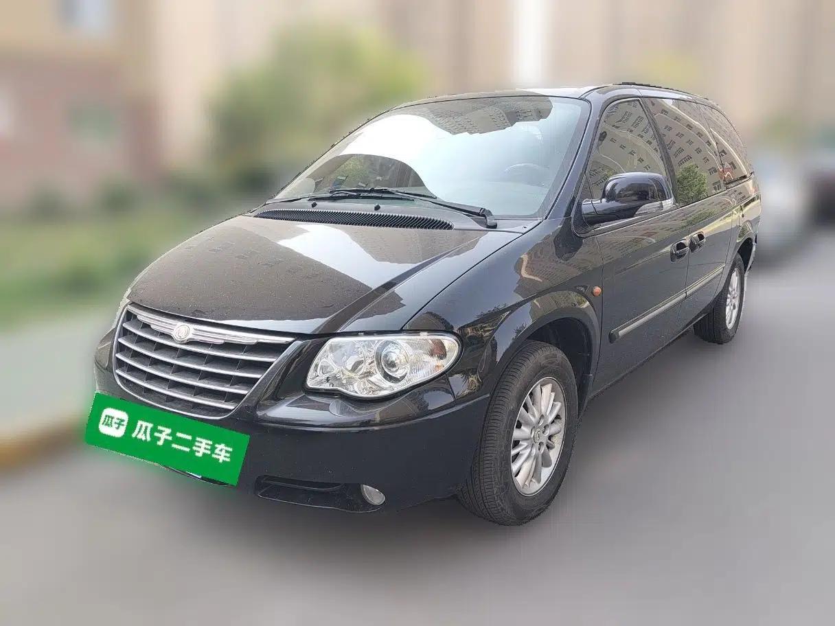 Chrysler Grand Voyager 2012 3.0L Ultimate Edition — миниатюра 1