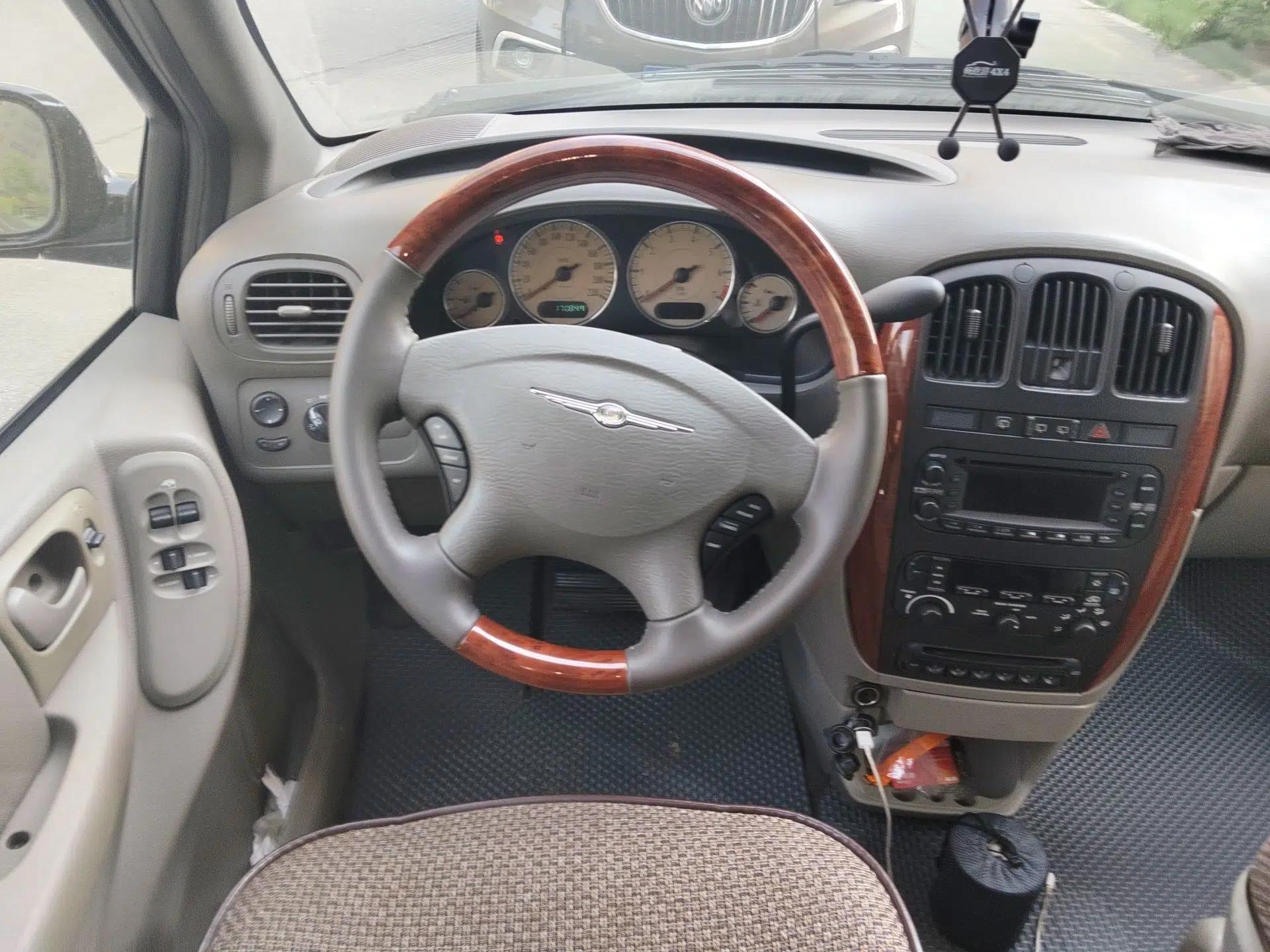 Chrysler Grand Voyager 2012 3.0L Ultimate Edition — миниатюра 11