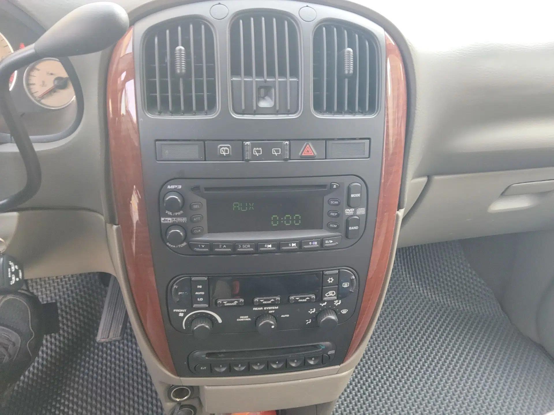 Chrysler Grand Voyager 2012 3.0L Ultimate Edition — миниатюра 14