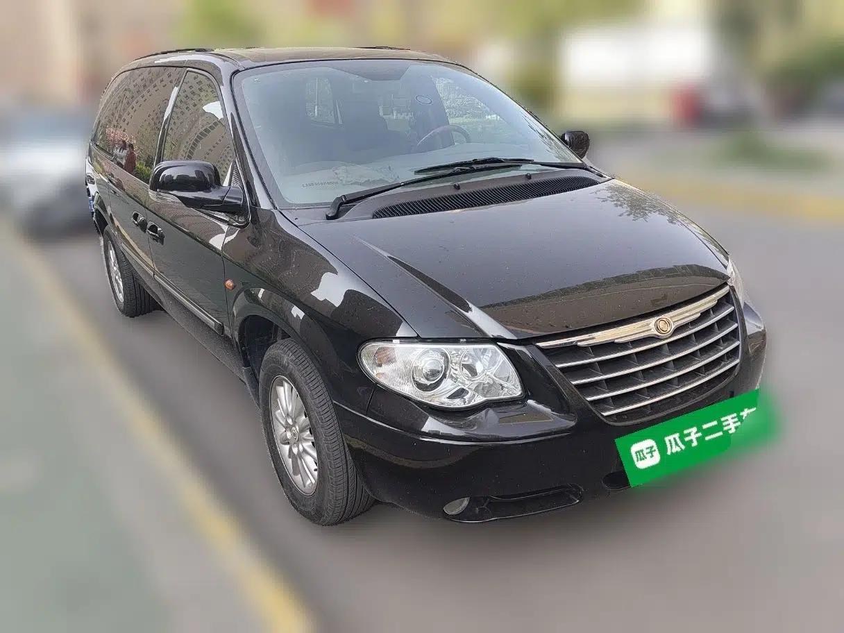 Chrysler Grand Voyager 2012 3.0L Ultimate Edition — миниатюра 3