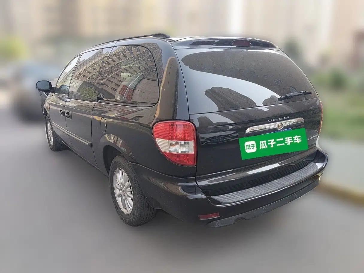 Chrysler Grand Voyager 2012 3.0L Ultimate Edition — миниатюра 4