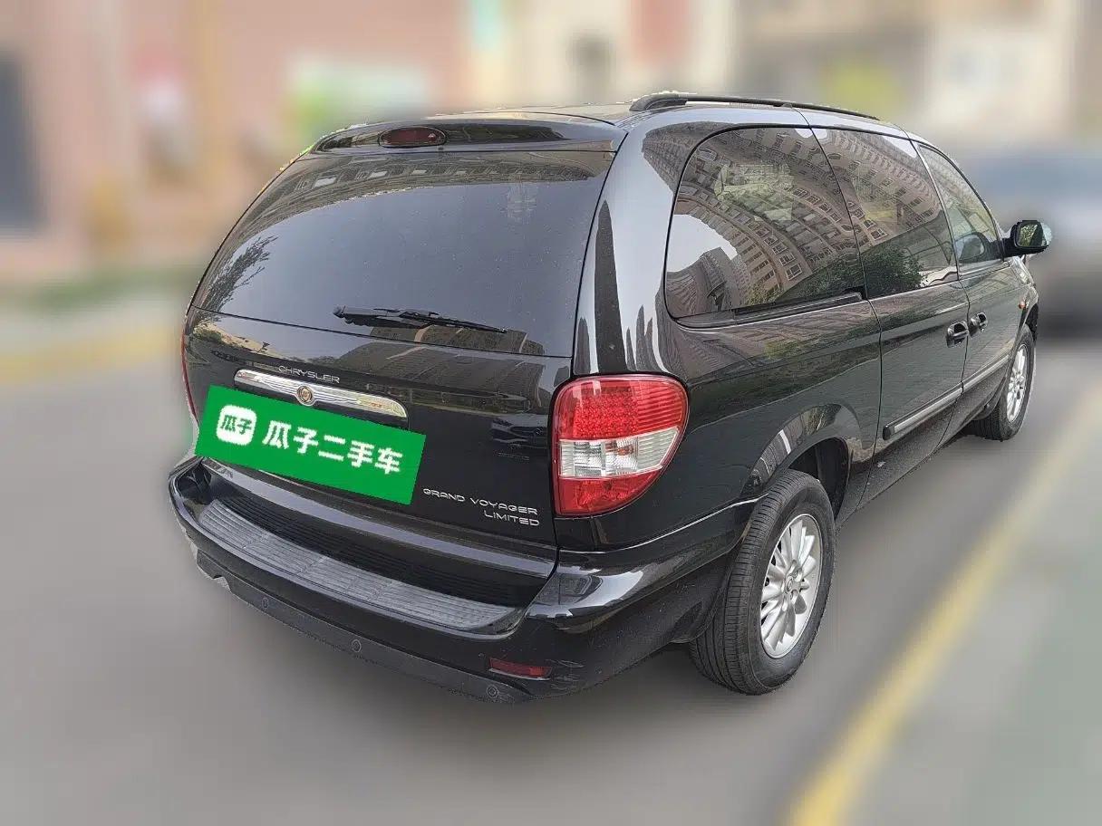 Chrysler Grand Voyager 2012 3.0L Ultimate Edition — миниатюра 6