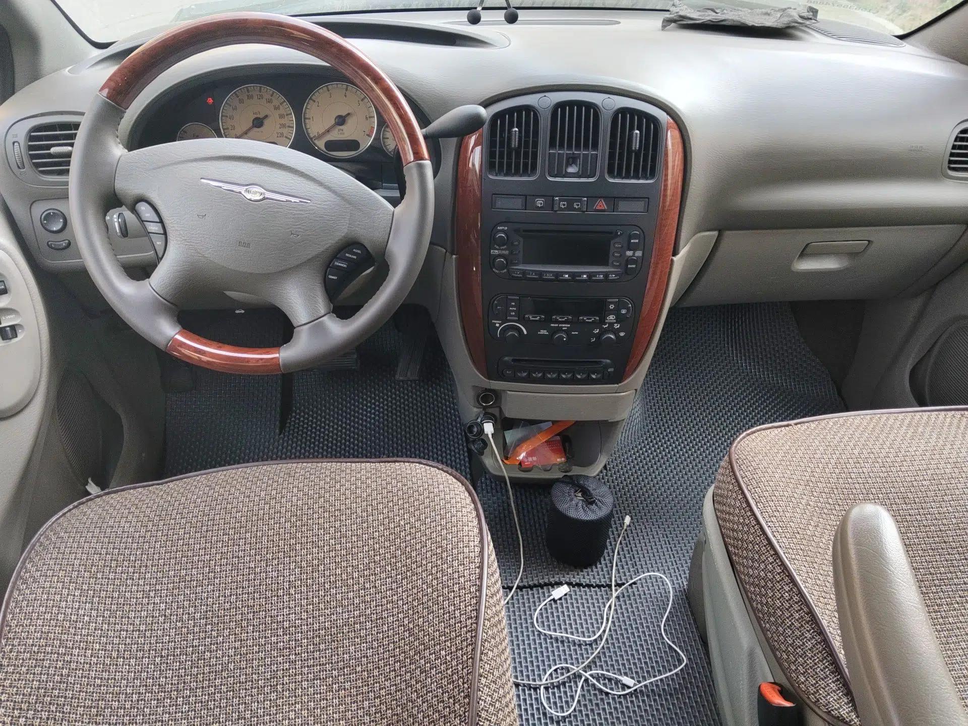 Chrysler Grand Voyager 2012 3.0L Ultimate Edition — миниатюра 10