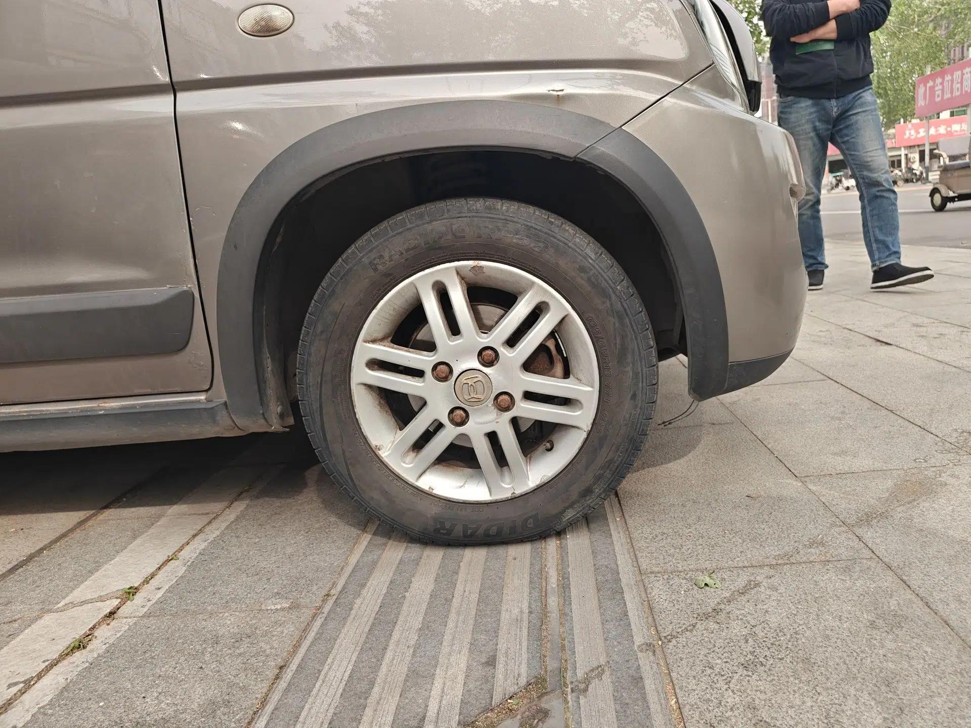 Suzuki Wagon R X5 2013 Luxury Edition 1.4L Standard Model — миниатюра 8
