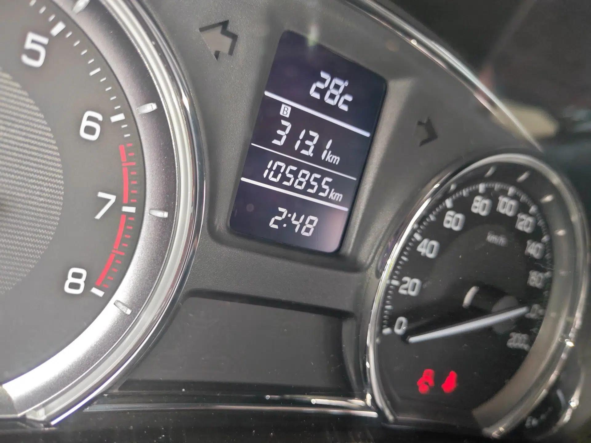 Suzuki Alivio 2015 1.6L Manual Comfort Model — миниатюра 13