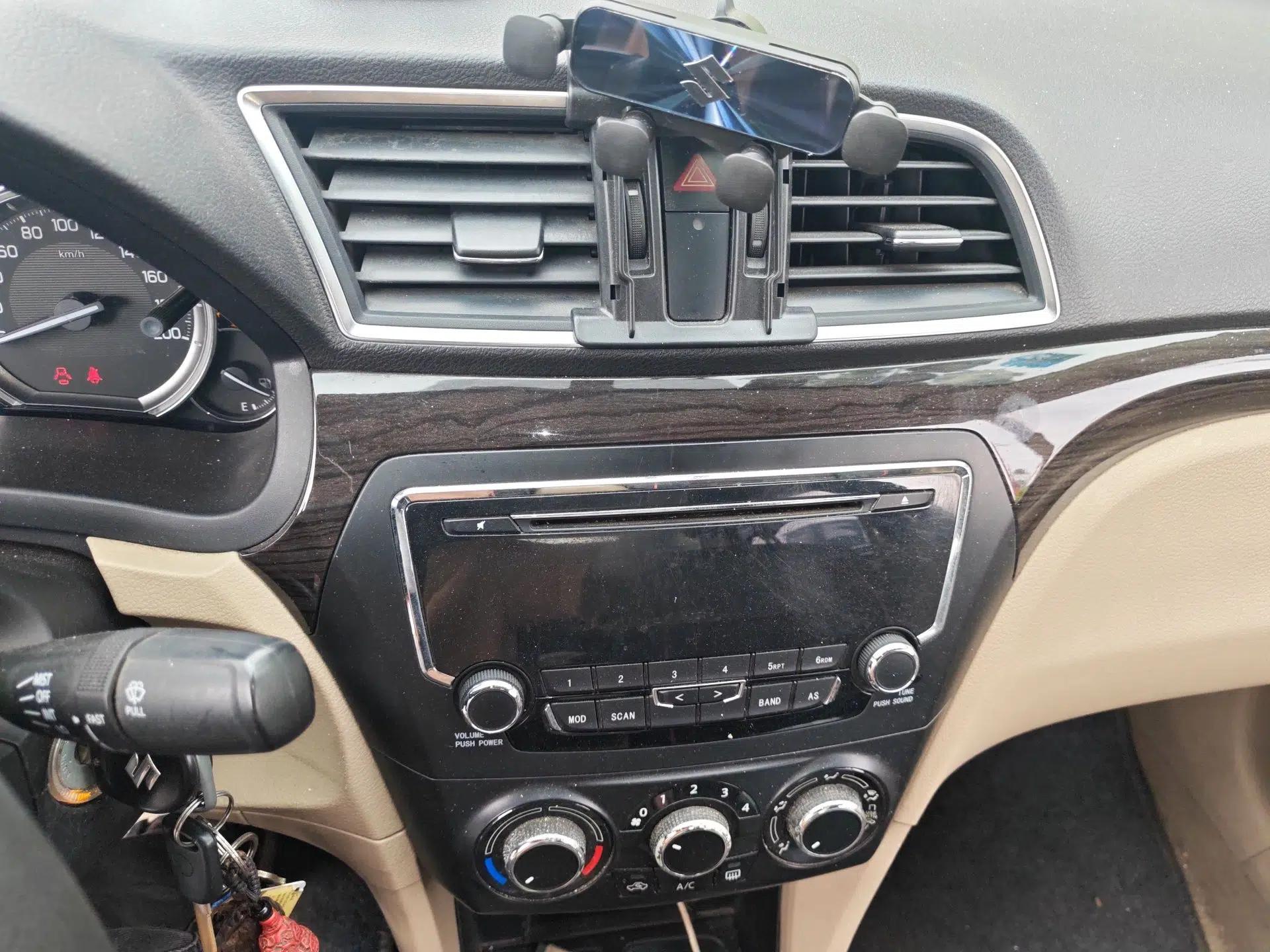 Suzuki Alivio 2015 1.6L Manual Comfort Model — миниатюра 14