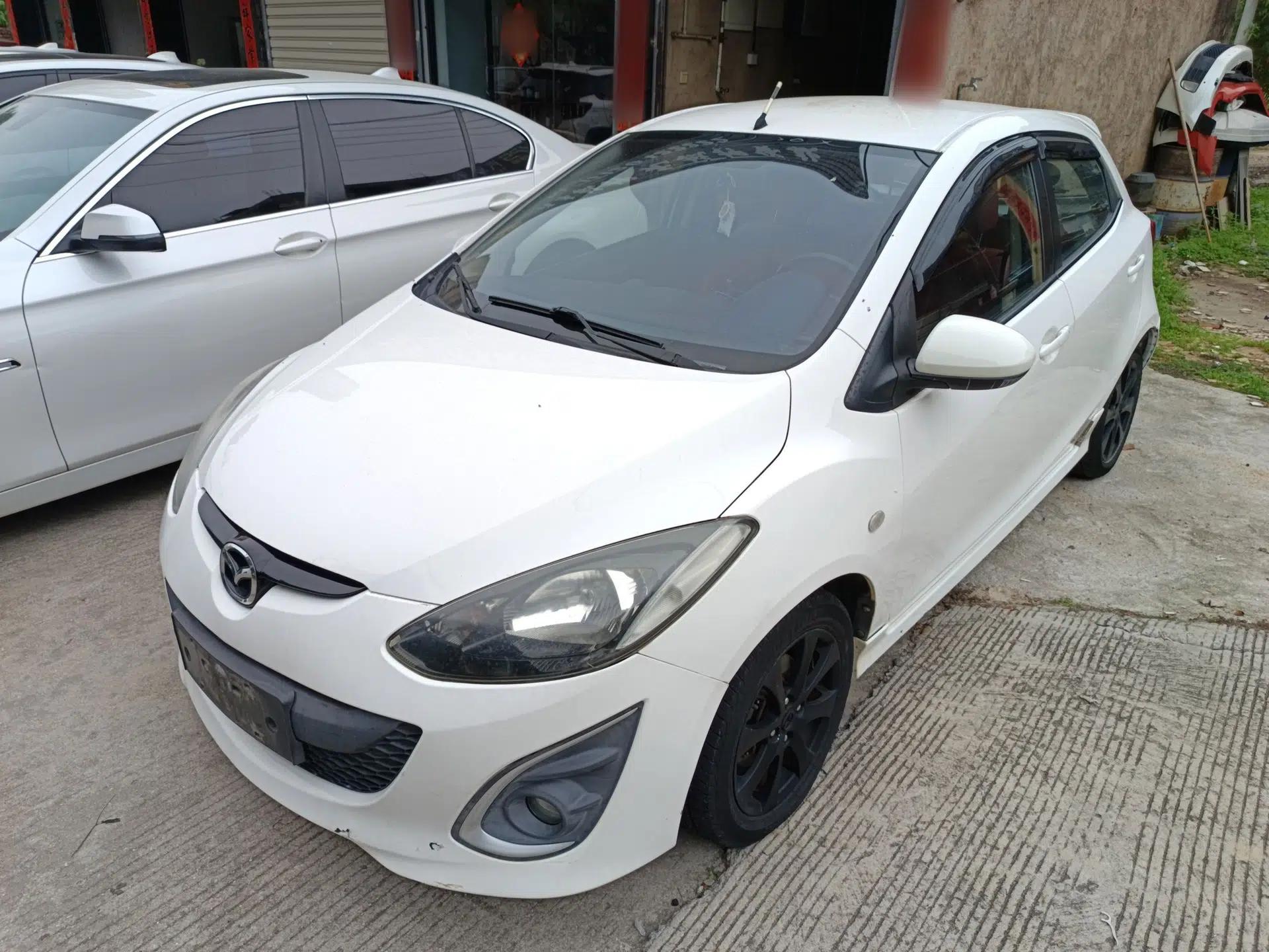 Mazda 2 2012 Hatchback Xuan Dong 1.5L Automatic Value Edition — миниатюра 1
