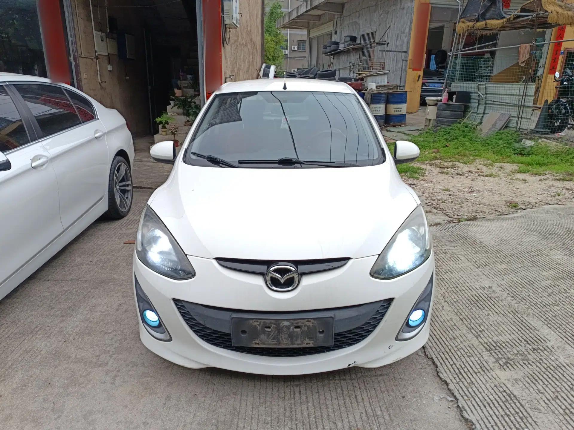 Mazda 2 2012 Hatchback Xuan Dong 1.5L Automatic Value Edition — миниатюра 2