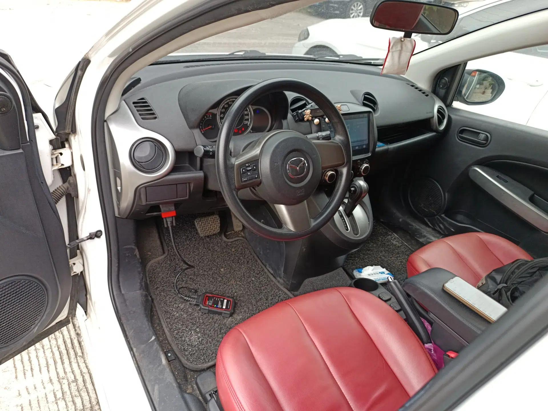 Mazda 2 2012 Hatchback Xuan Dong 1.5L Automatic Value Edition — миниатюра 13
