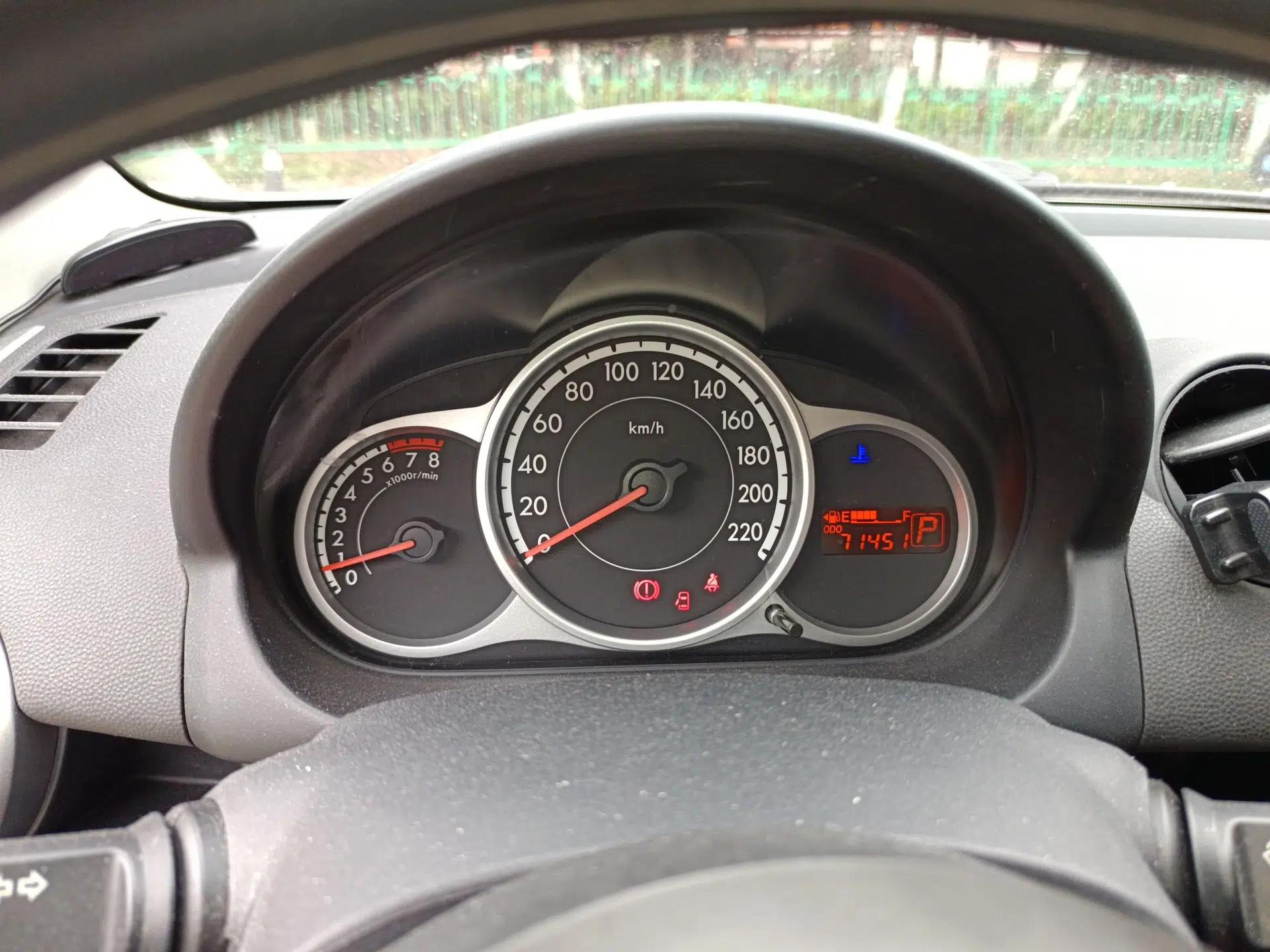 Mazda 2 2012 Hatchback Xuan Dong 1.5L Automatic Value Edition — миниатюра 15