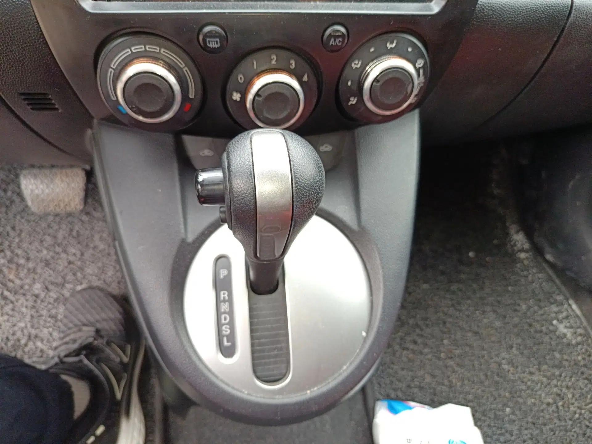 Mazda 2 2012 Hatchback Xuan Dong 1.5L Automatic Value Edition — миниатюра 17