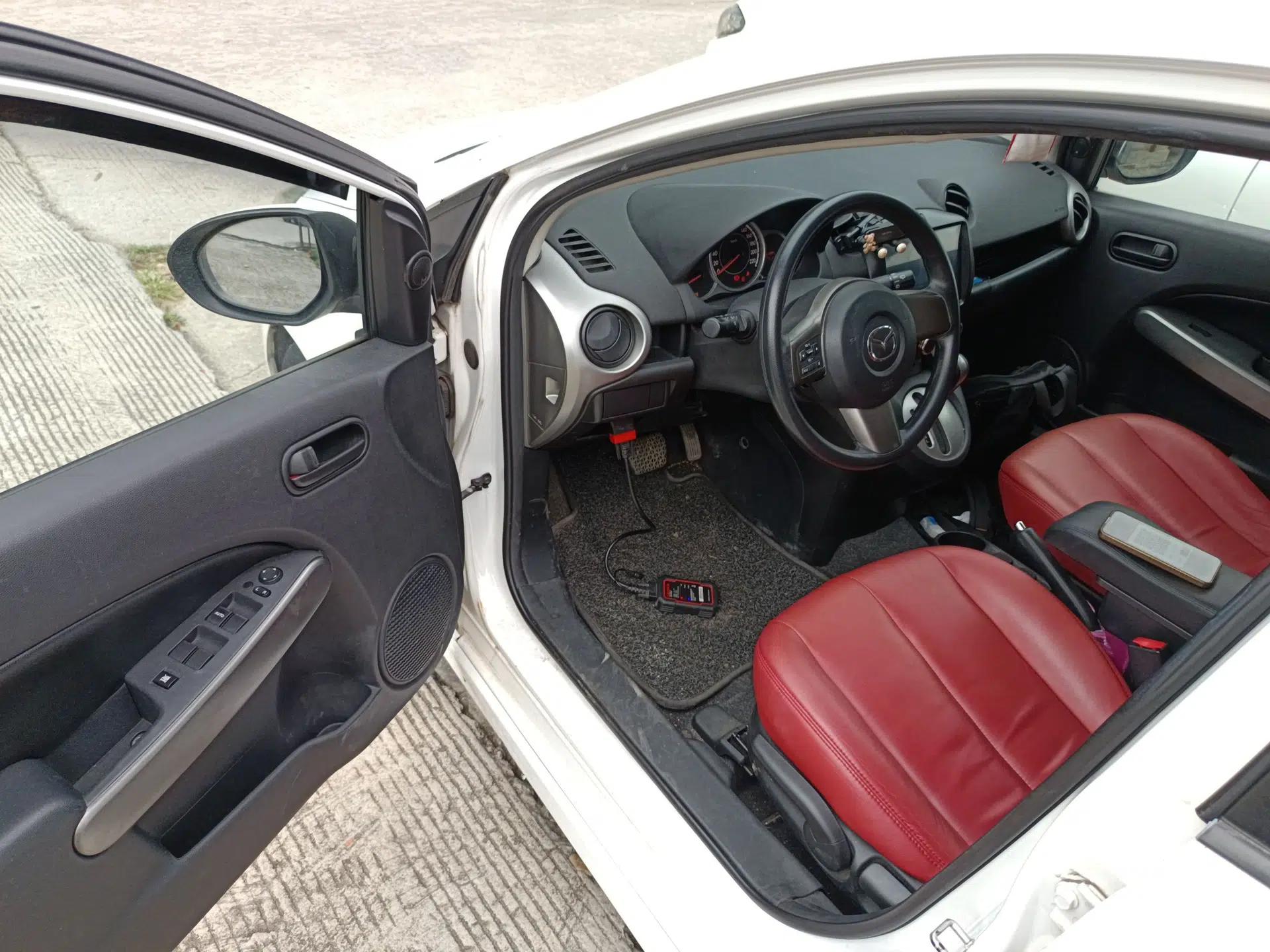 Mazda 2 2012 Hatchback Xuan Dong 1.5L Automatic Value Edition — миниатюра 19