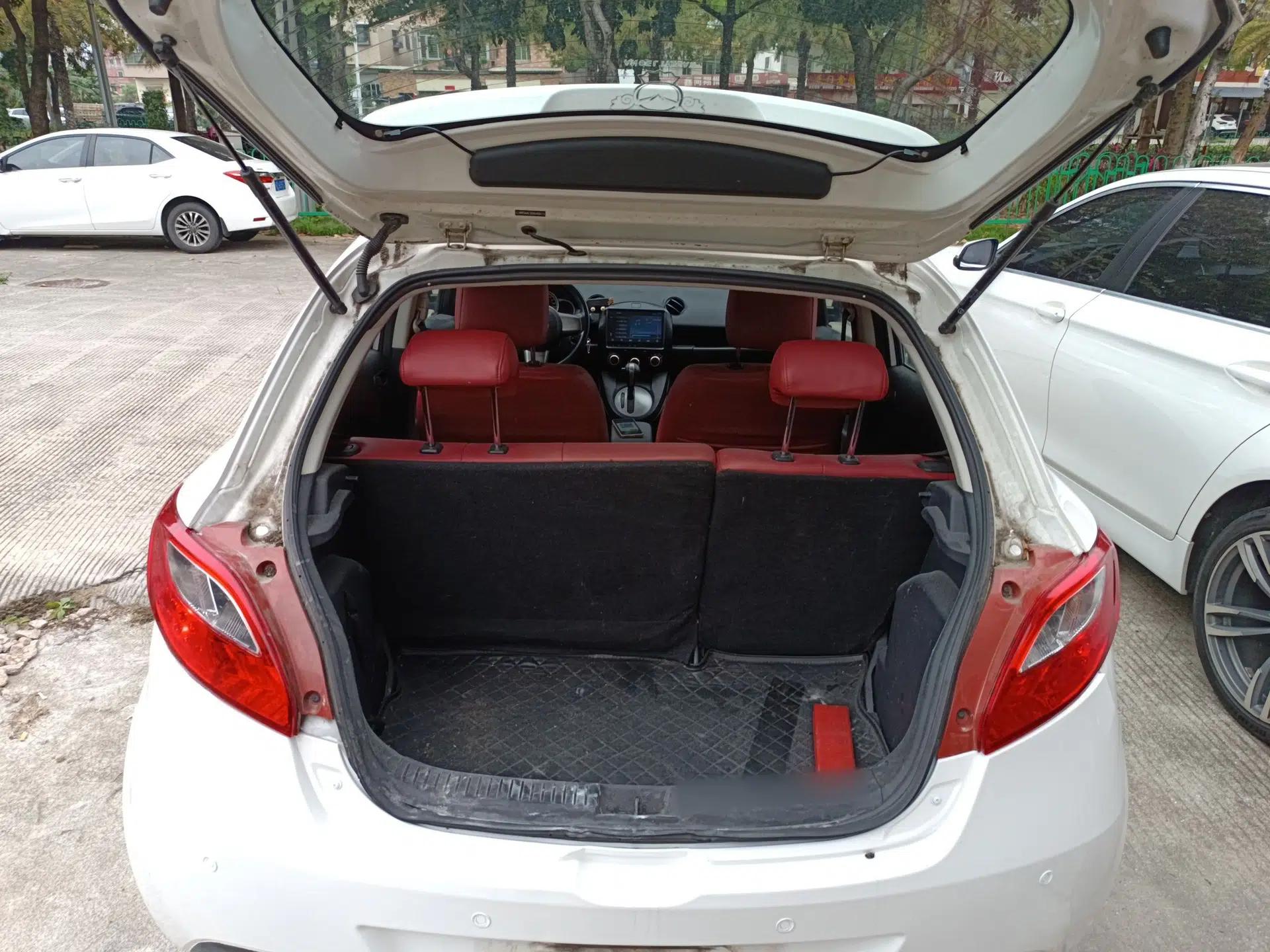 Mazda 2 2012 Hatchback Xuan Dong 1.5L Automatic Value Edition — миниатюра 22
