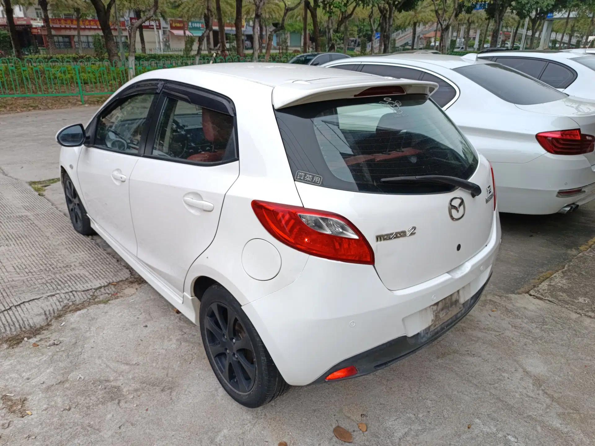 Mazda 2 2012 Hatchback Xuan Dong 1.5L Automatic Value Edition — миниатюра 4