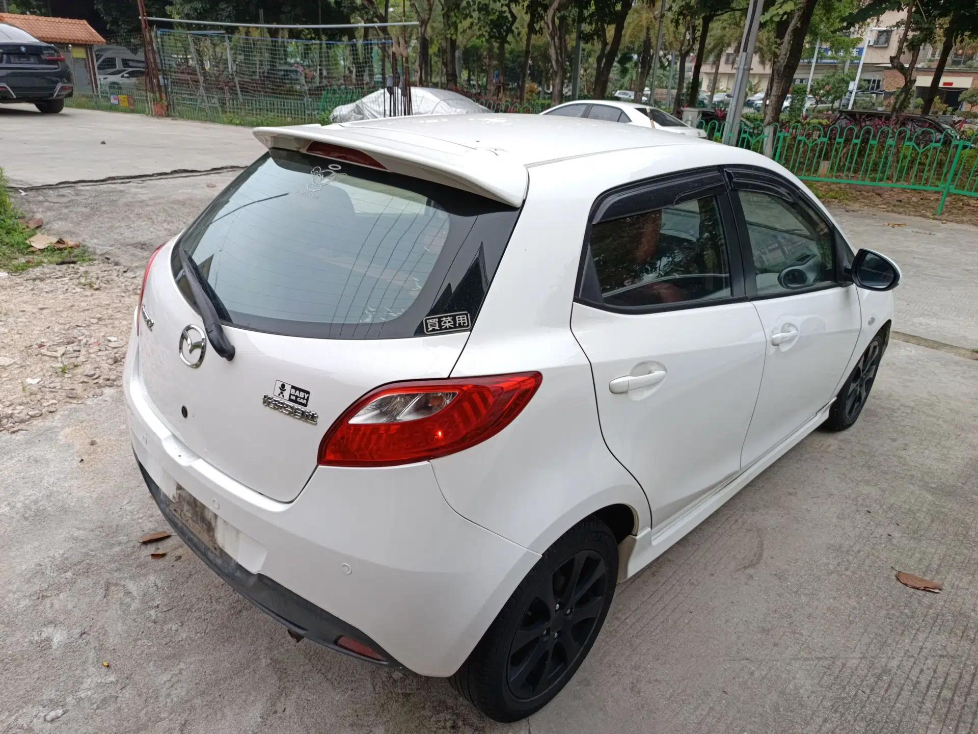 Mazda 2 2012 Hatchback Xuan Dong 1.5L Automatic Value Edition — миниатюра 6