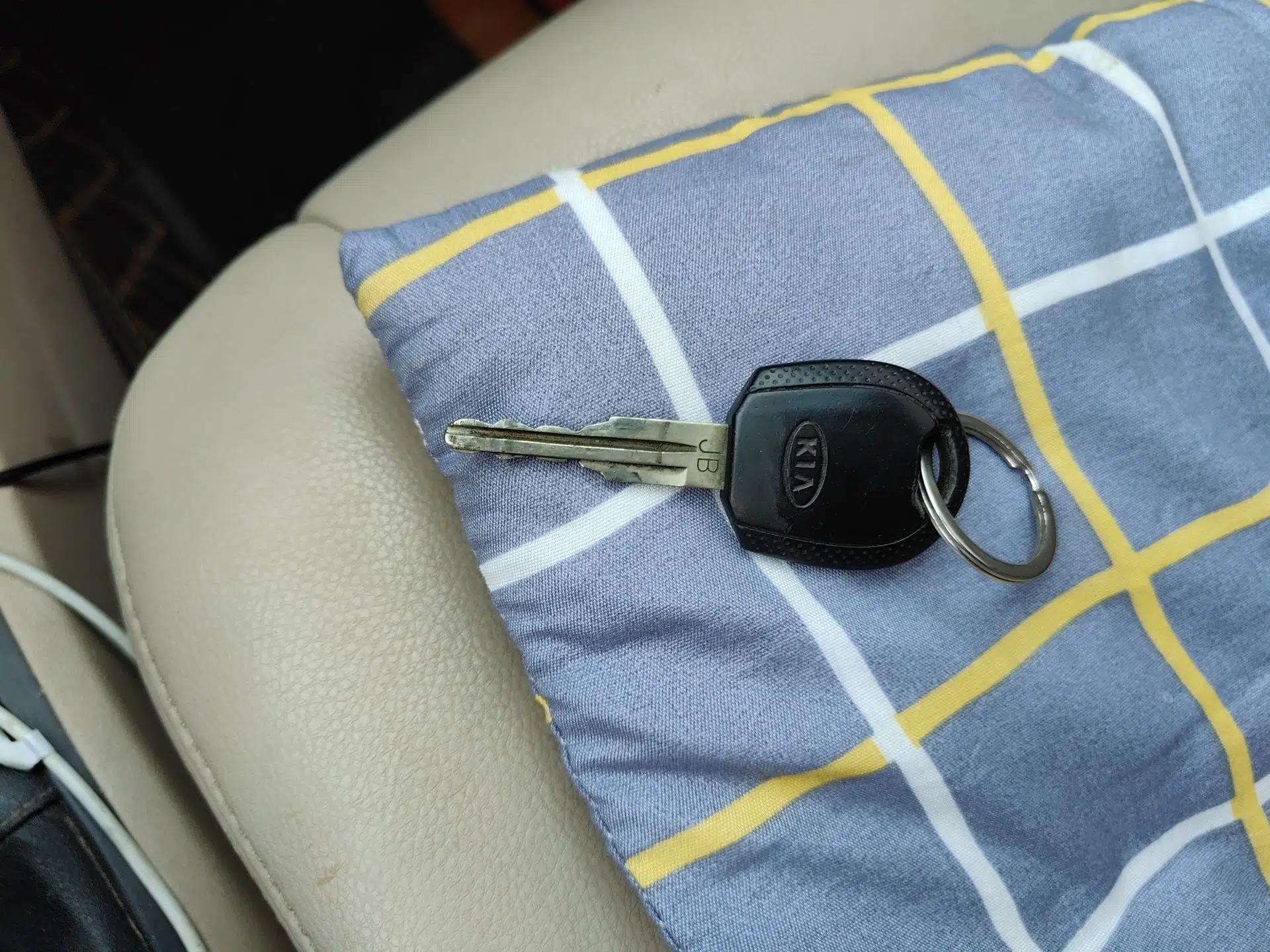 Kia Rio 2007 1.4L MT GL — миниатюра 9