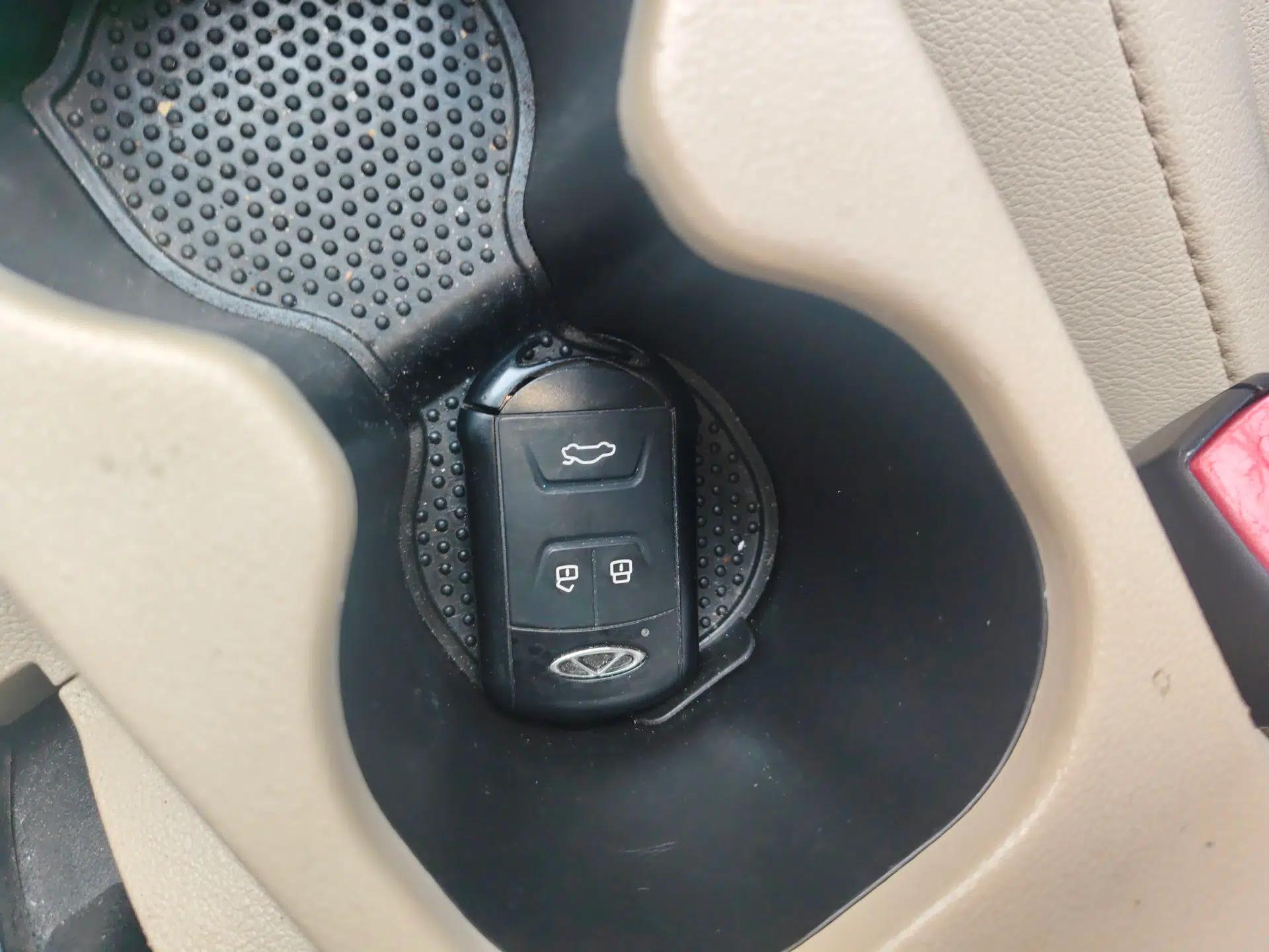 Chery Arrizo 7 2013 1.6L Manual ZhiShang Edition — миниатюра 9