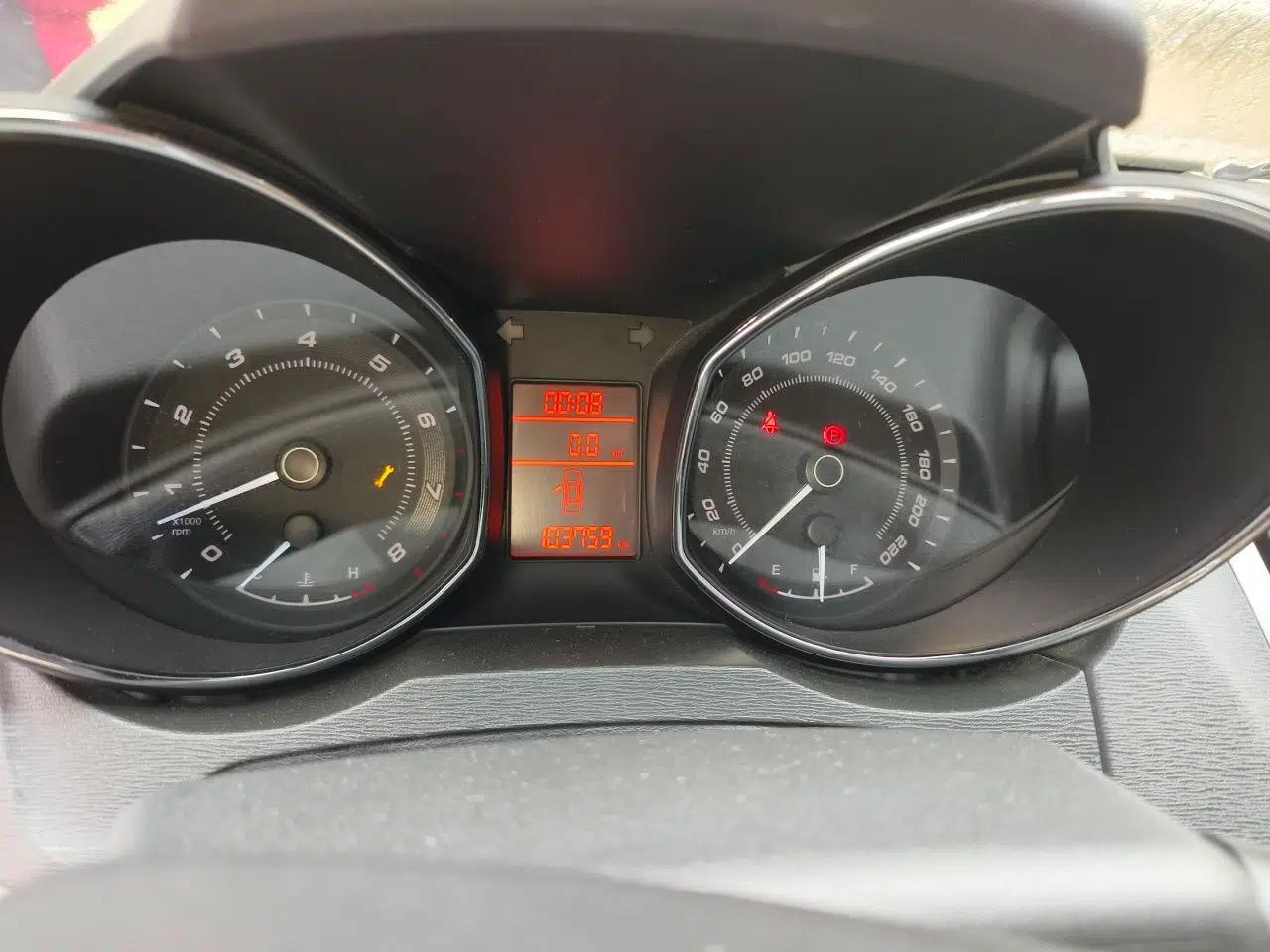 Chery Arrizo 7 2015 1.6L Manual ZhiShang Edition — миниатюра 13