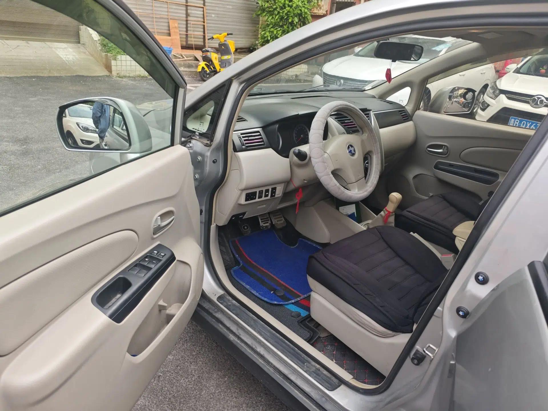 Venucia D50 2015 1.6L Manual Fashion Edition — миниатюра 17