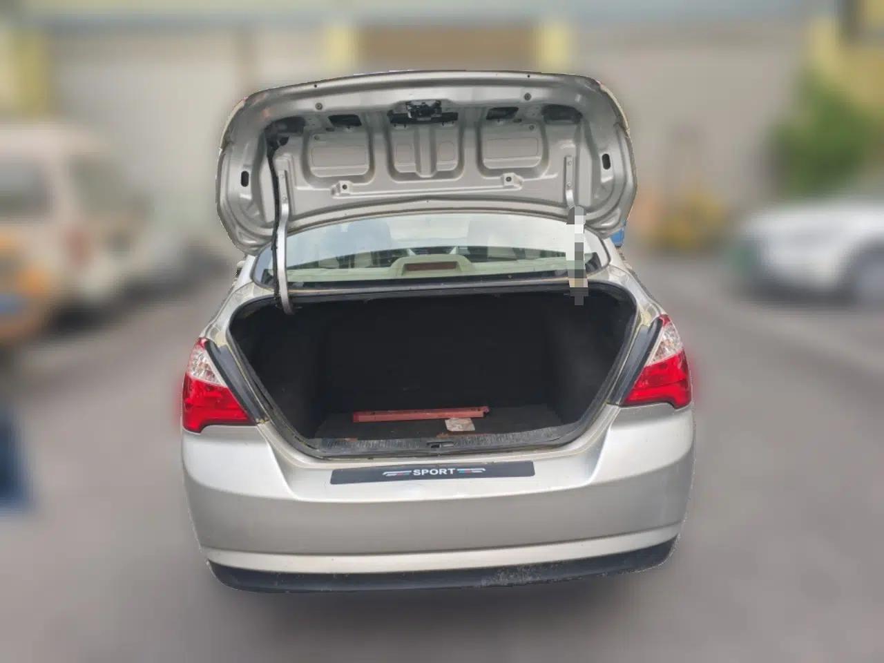 Venucia D50 2015 1.6L Manual Fashion Edition — миниатюра 20