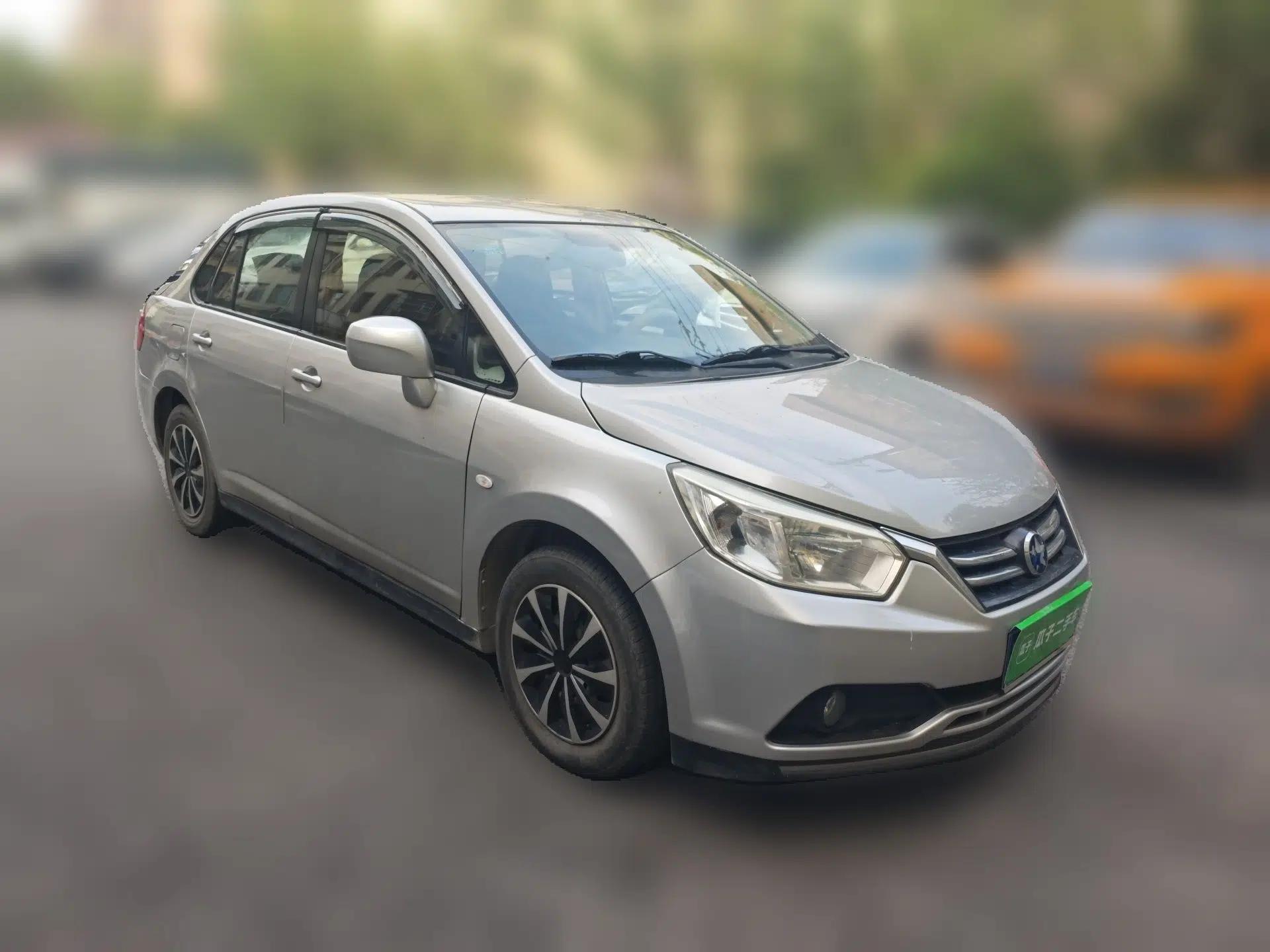 Venucia D50 2015 1.6L Manual Fashion Edition — миниатюра 3