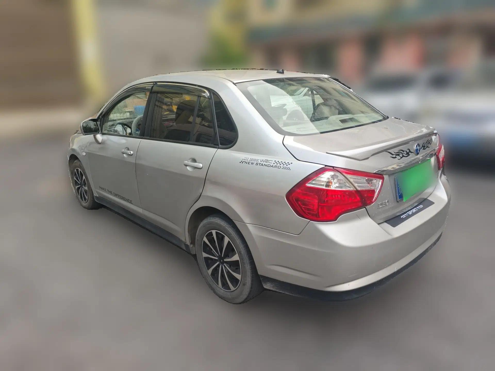 Venucia D50 2015 1.6L Manual Fashion Edition — миниатюра 4