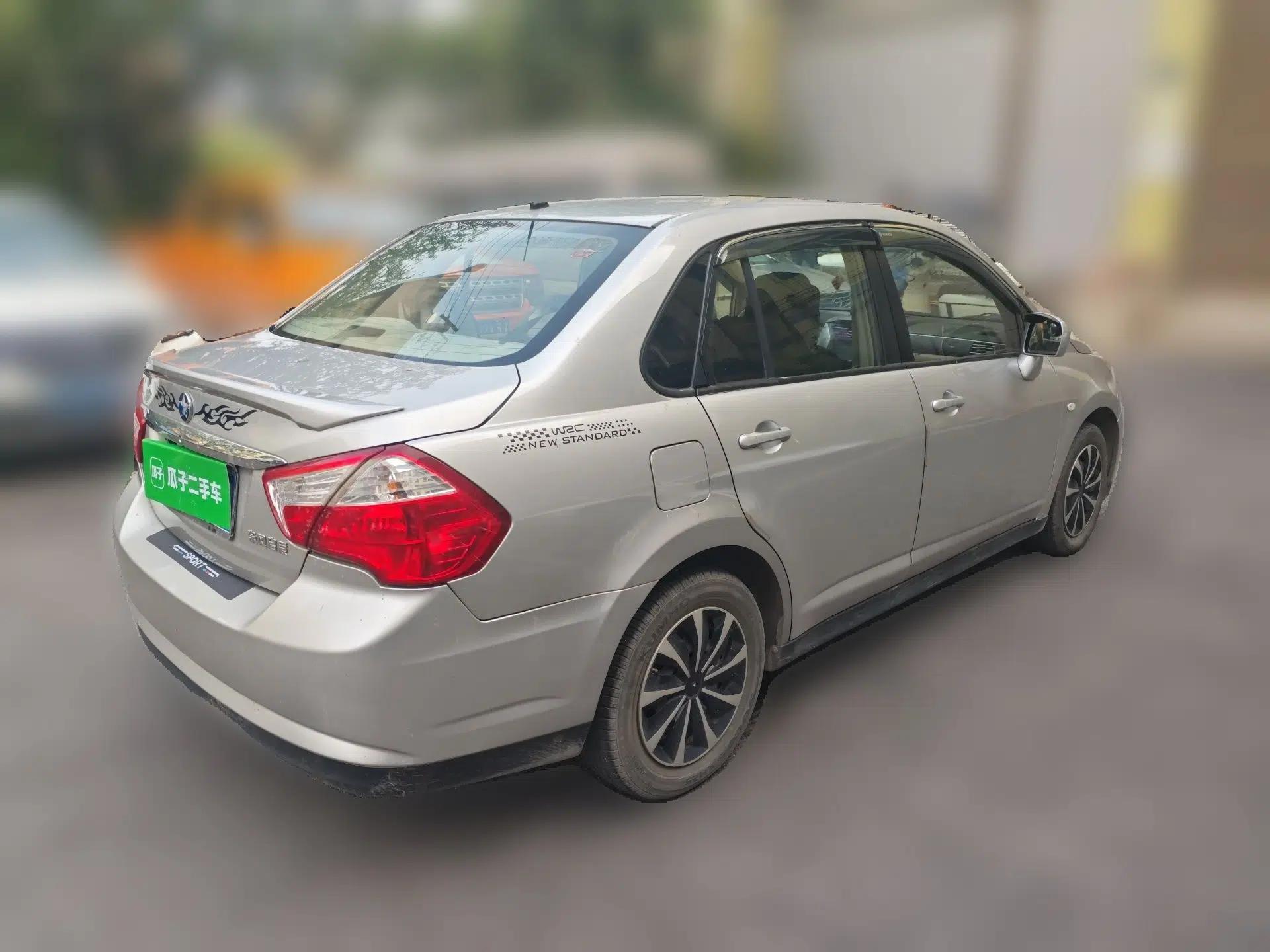 Venucia D50 2015 1.6L Manual Fashion Edition — миниатюра 6