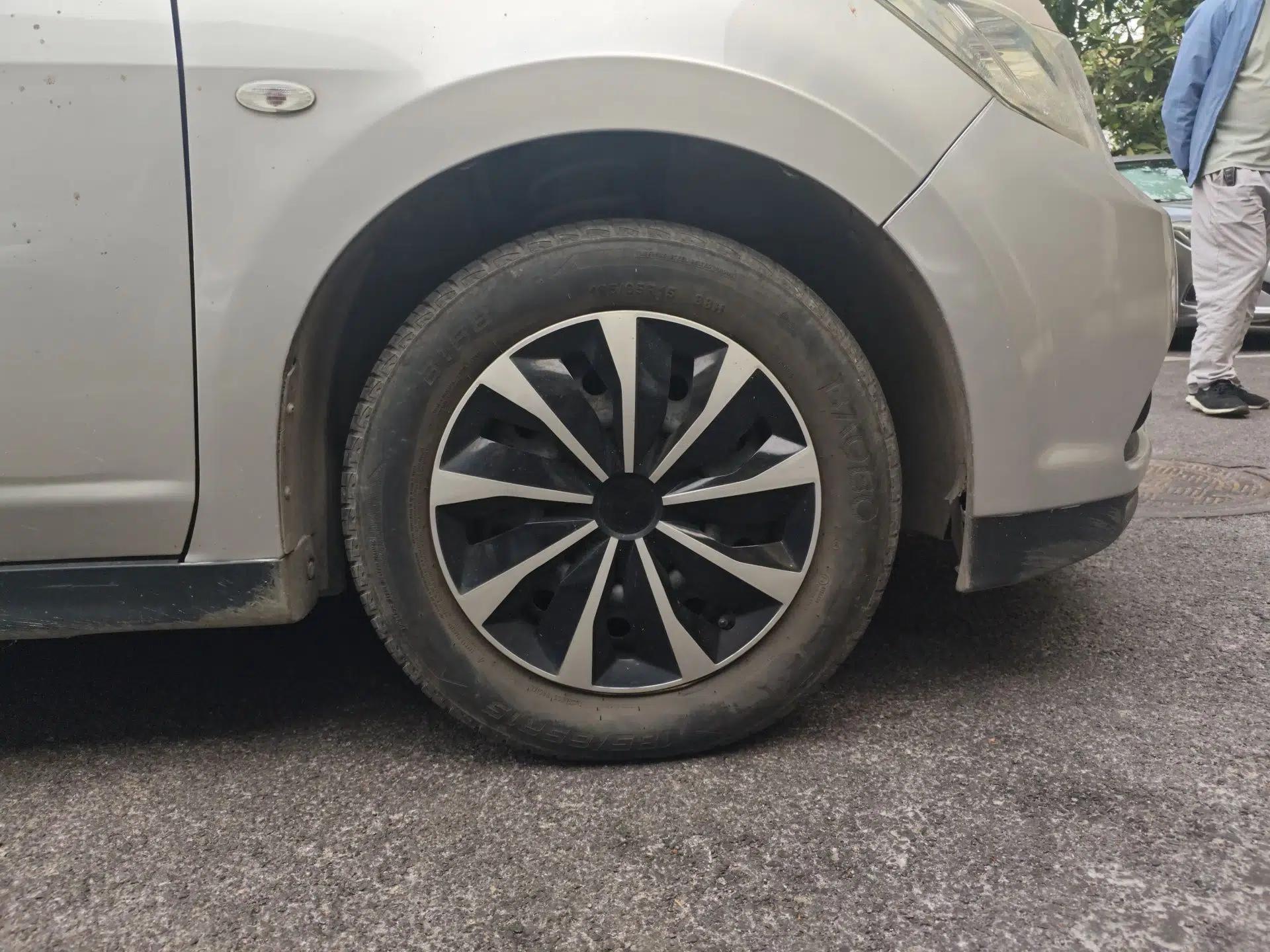 Venucia D50 2015 1.6L Manual Fashion Edition — миниатюра 8