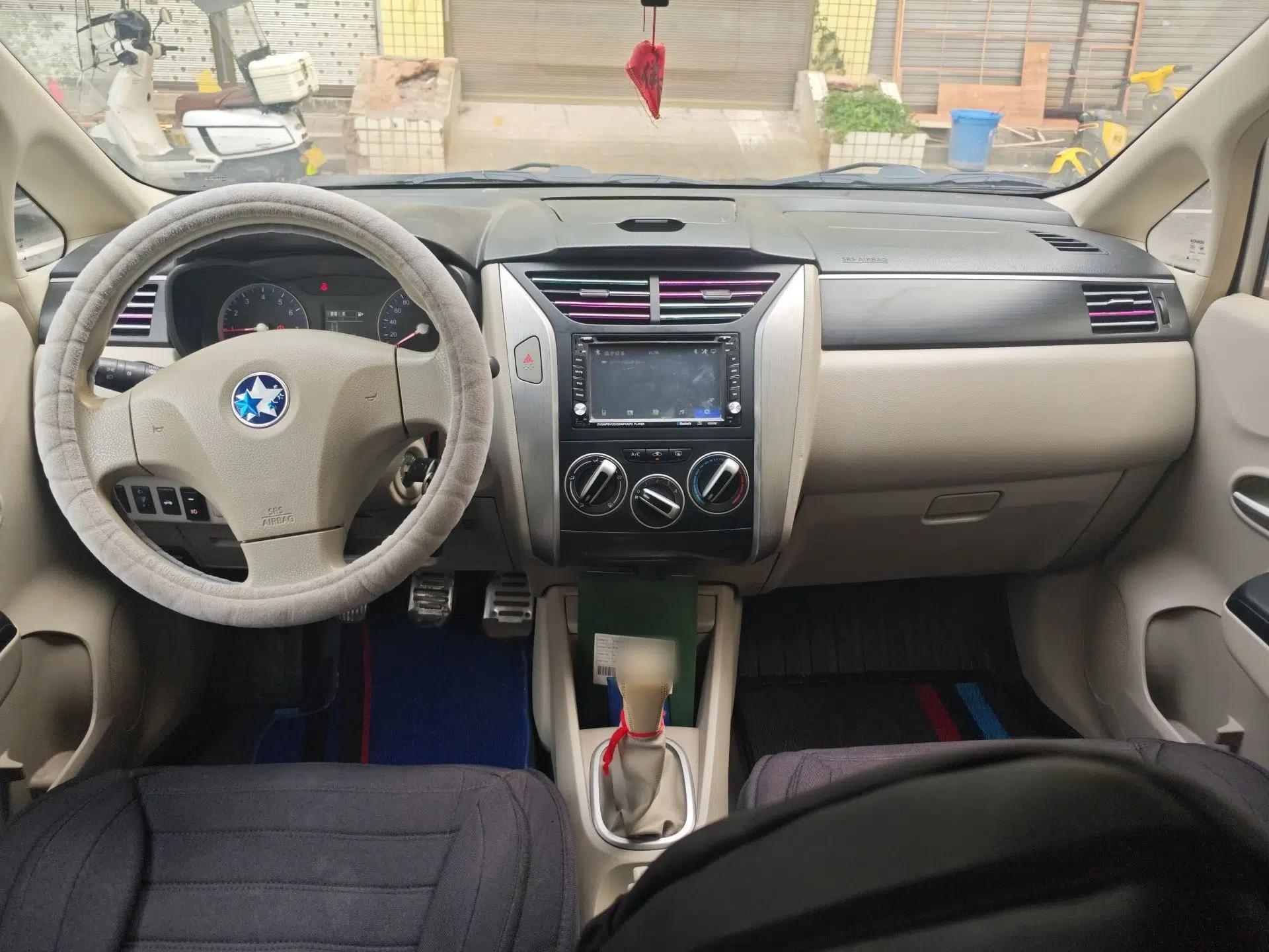 Venucia D50 2015 1.6L Manual Fashion Edition — миниатюра 10