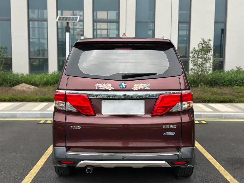 Venucia M50V 2017 1.6L XL CVT Luxury Edition — миниатюра 11