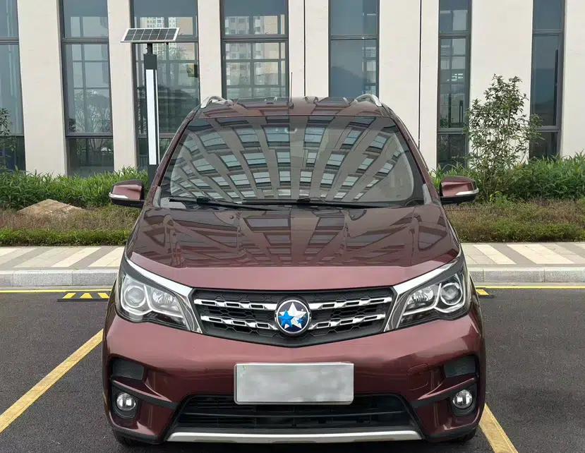 Venucia M50V 2017 1.6L XL CVT Luxury Edition — миниатюра 7