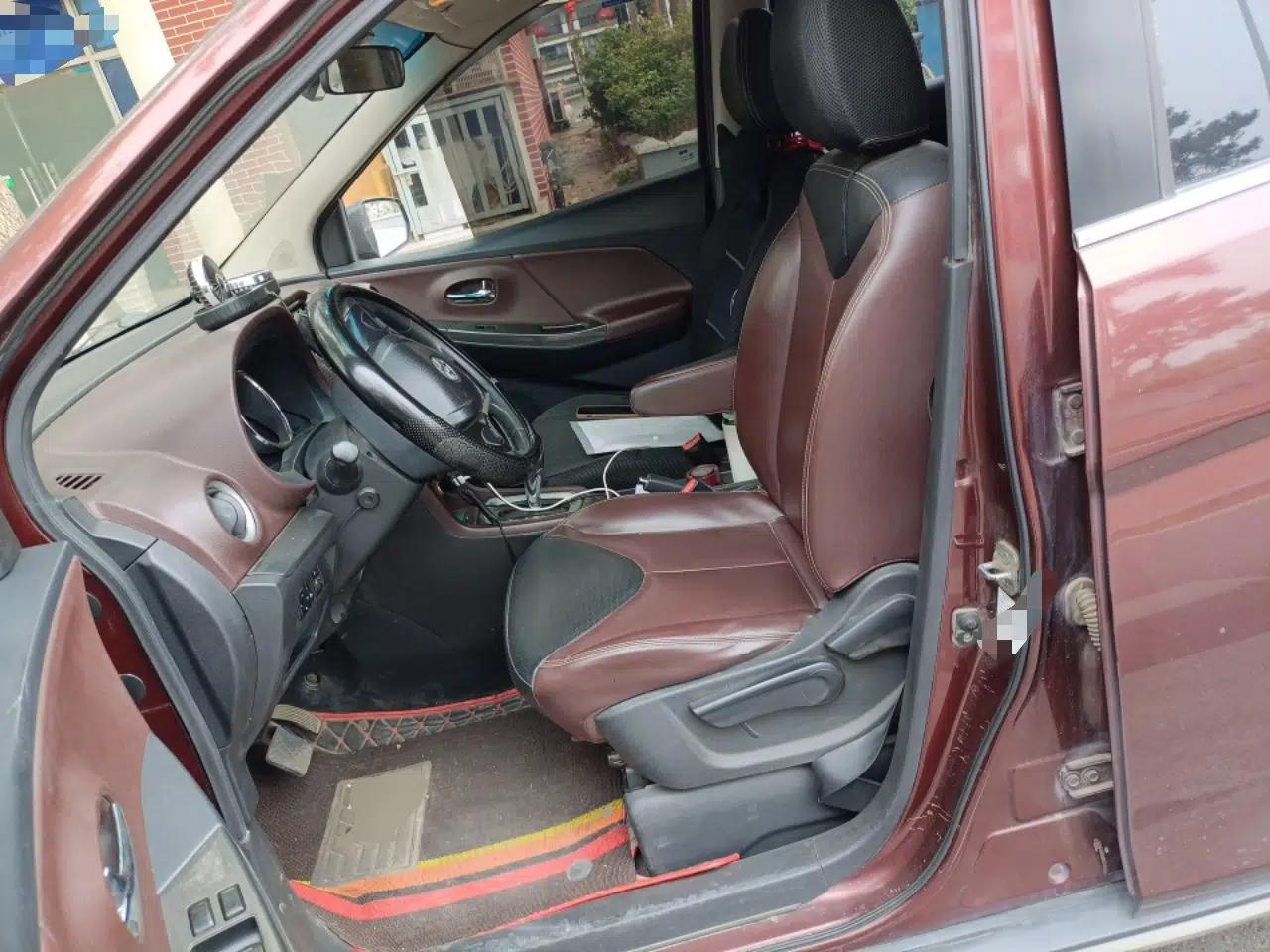 Venucia M50V 2017 1.6L XL CVT Luxury Edition — миниатюра 16
