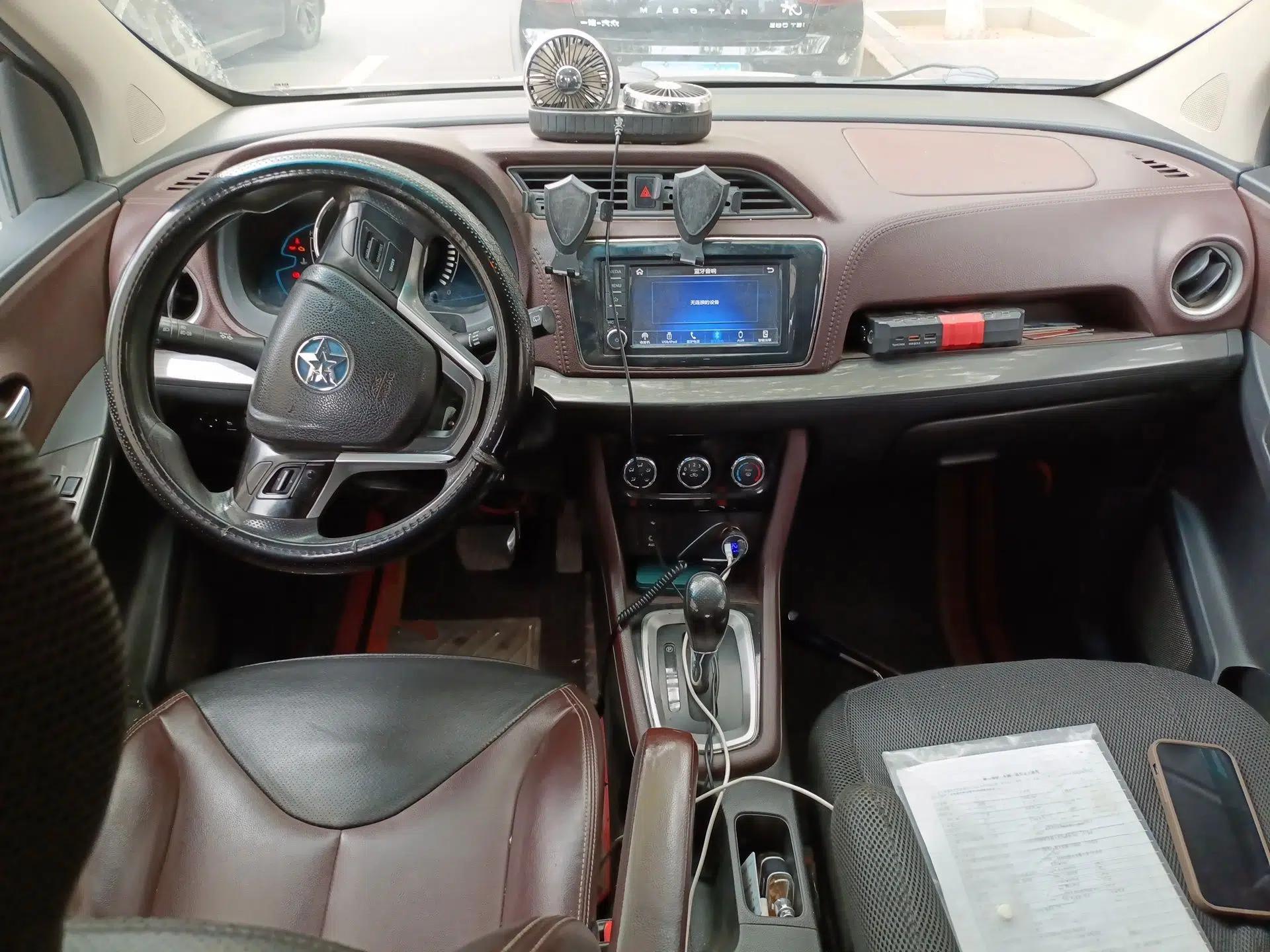 Venucia M50V 2017 1.6L XL CVT Luxury Edition — миниатюра 10