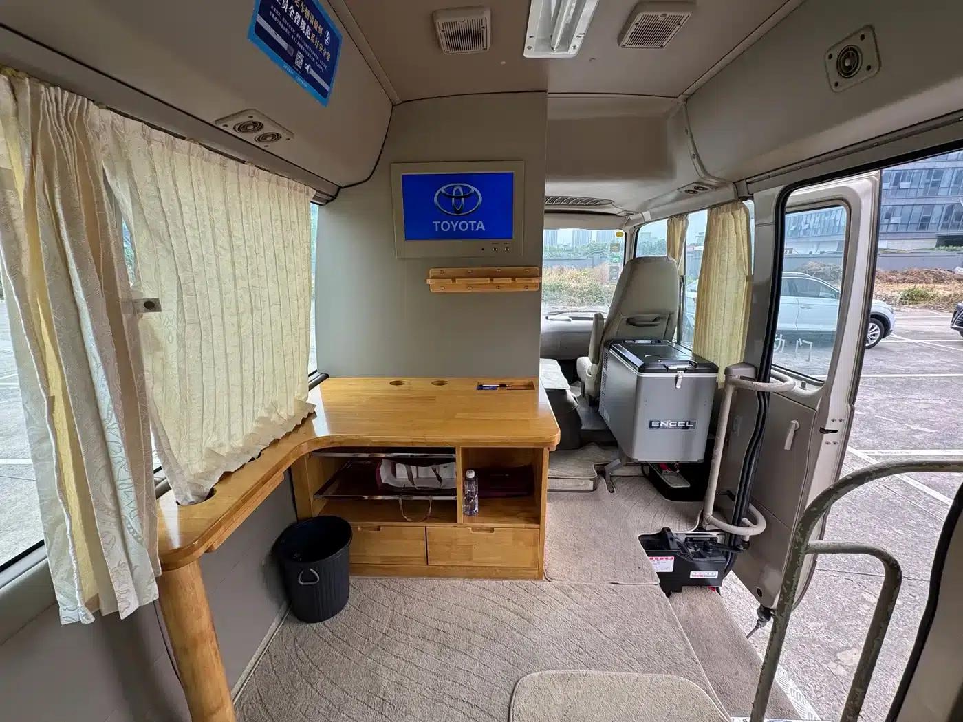 2011 Toyota Coaster 2.7L Manual — миниатюра 16