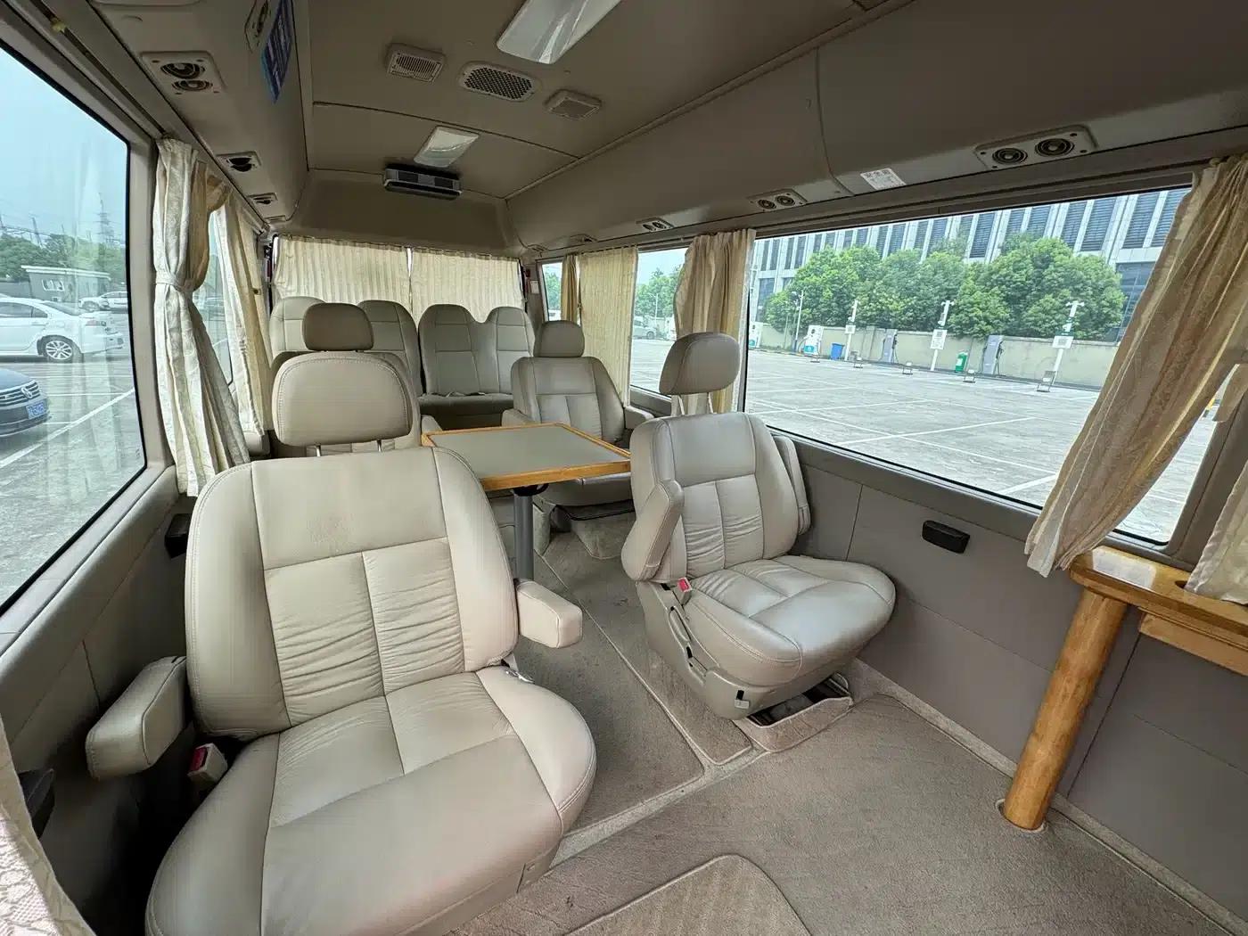 2011 Toyota Coaster 2.7L Manual — миниатюра 17